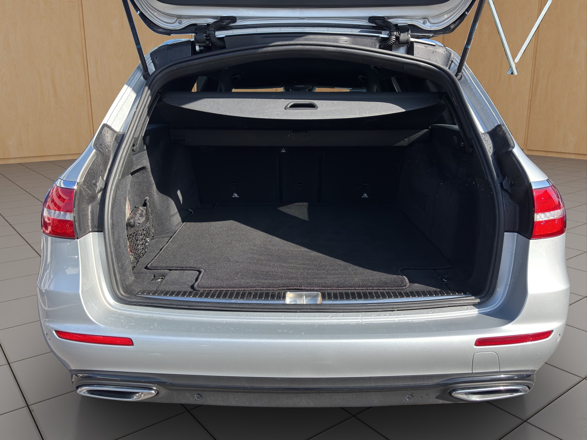 MERCEDES-BENZ E 220 d 4Matic 9G-Tronic-image-8