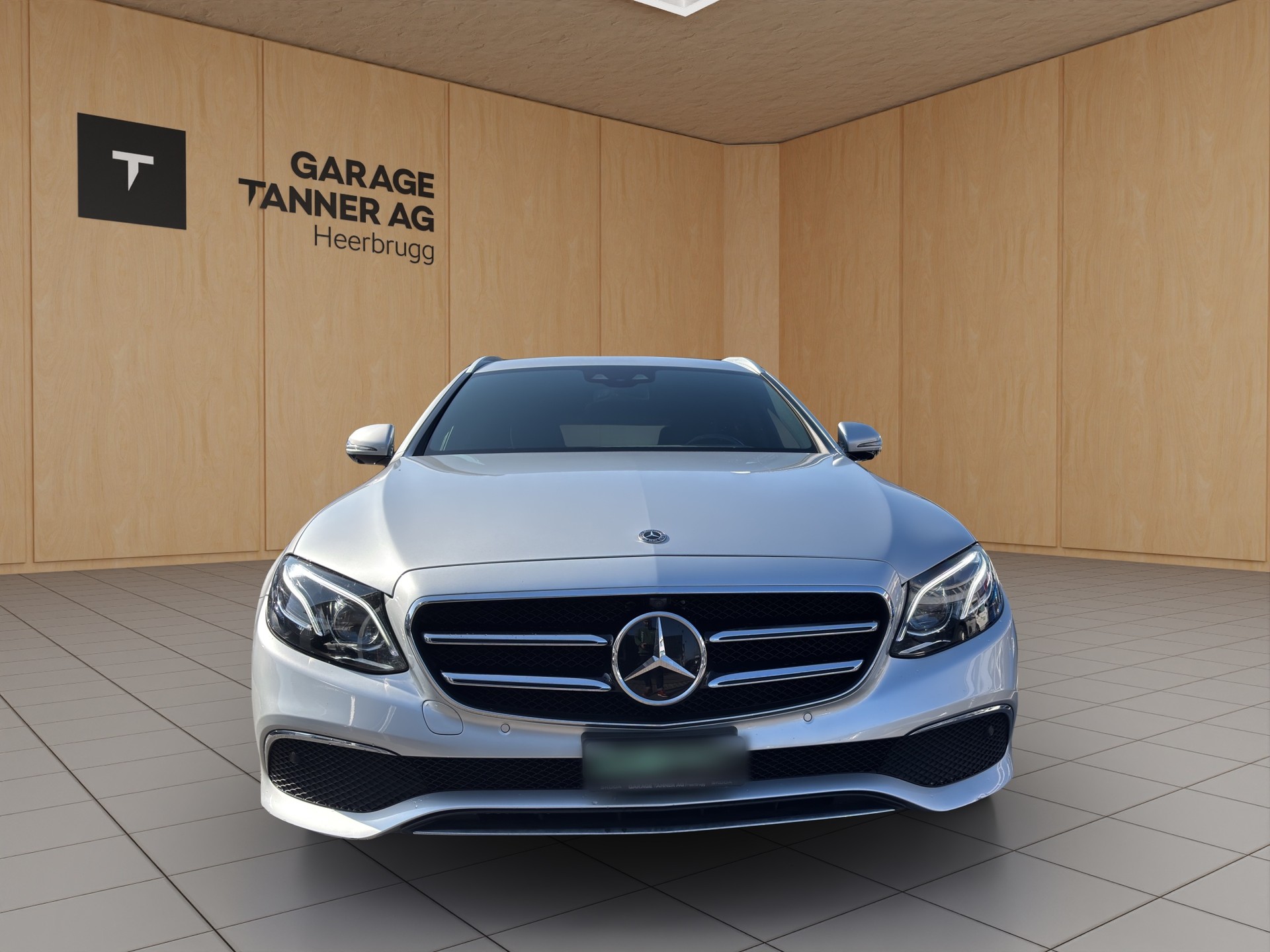 MERCEDES-BENZ E 220 d 4Matic 9G-Tronic-showroom-element-2