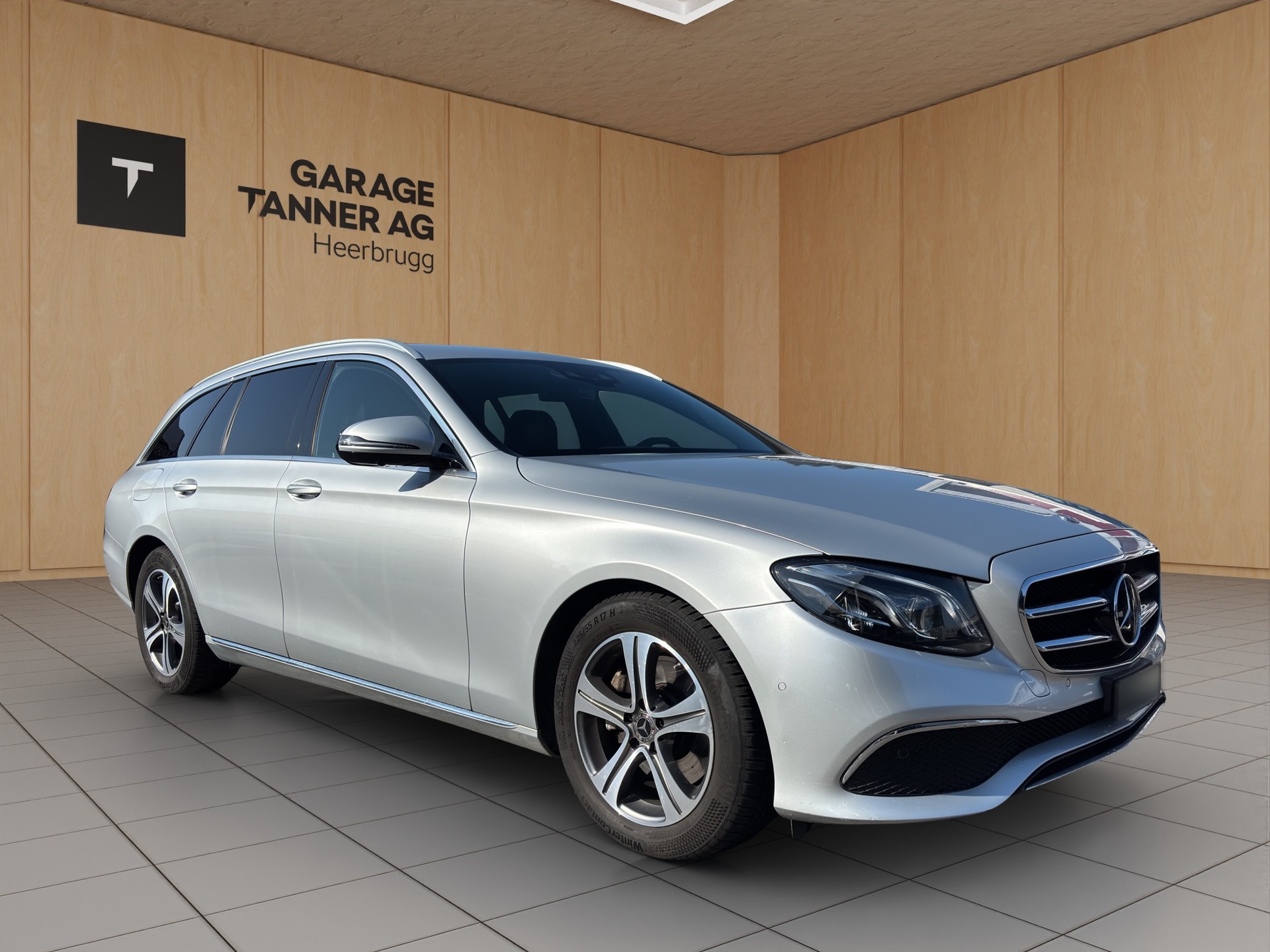MERCEDES-BENZ E 220 d 4Matic 9G-Tronic-showroom-element-1