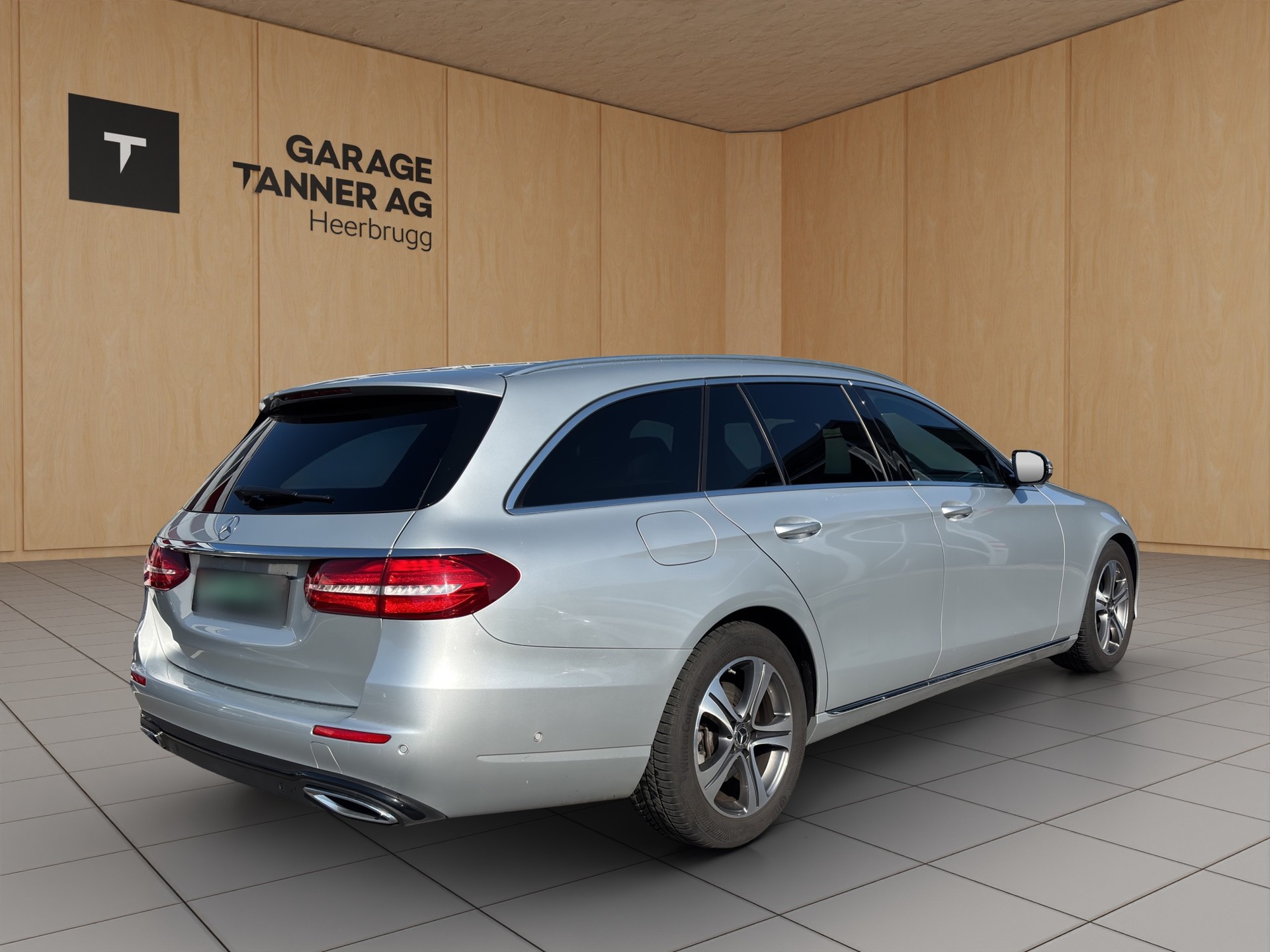 MERCEDES-BENZ E 220 d 4Matic 9G-Tronic-image-4