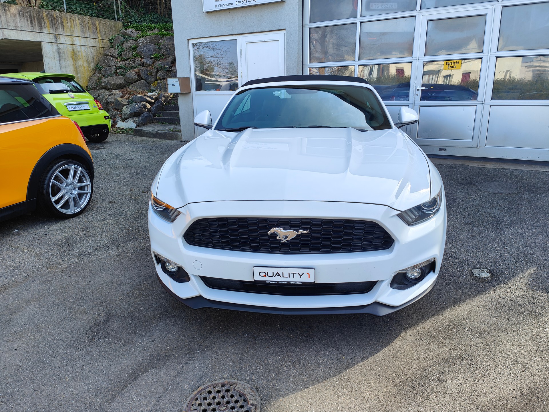 FORD Mustang Convertible 2.3-showroom-element-1