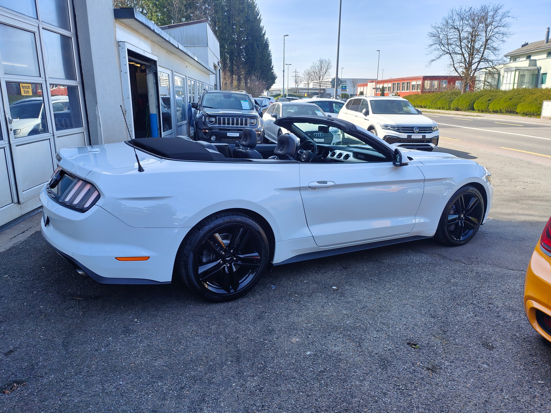 FORD Mustang Convertible 2.3-image-6
