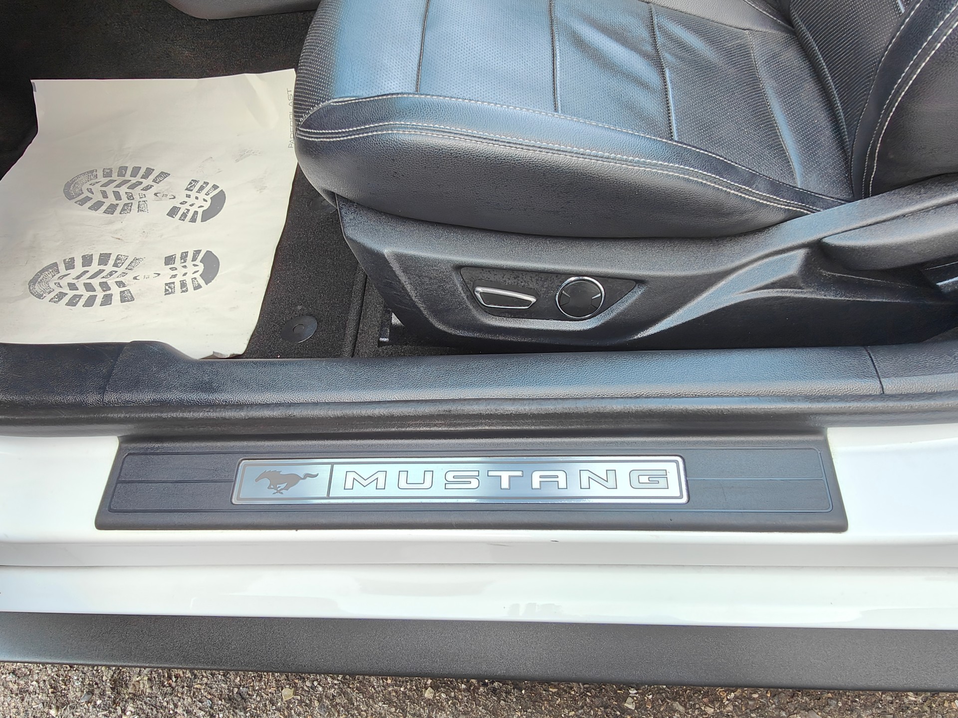 FORD Mustang Convertible 2.3-image-10
