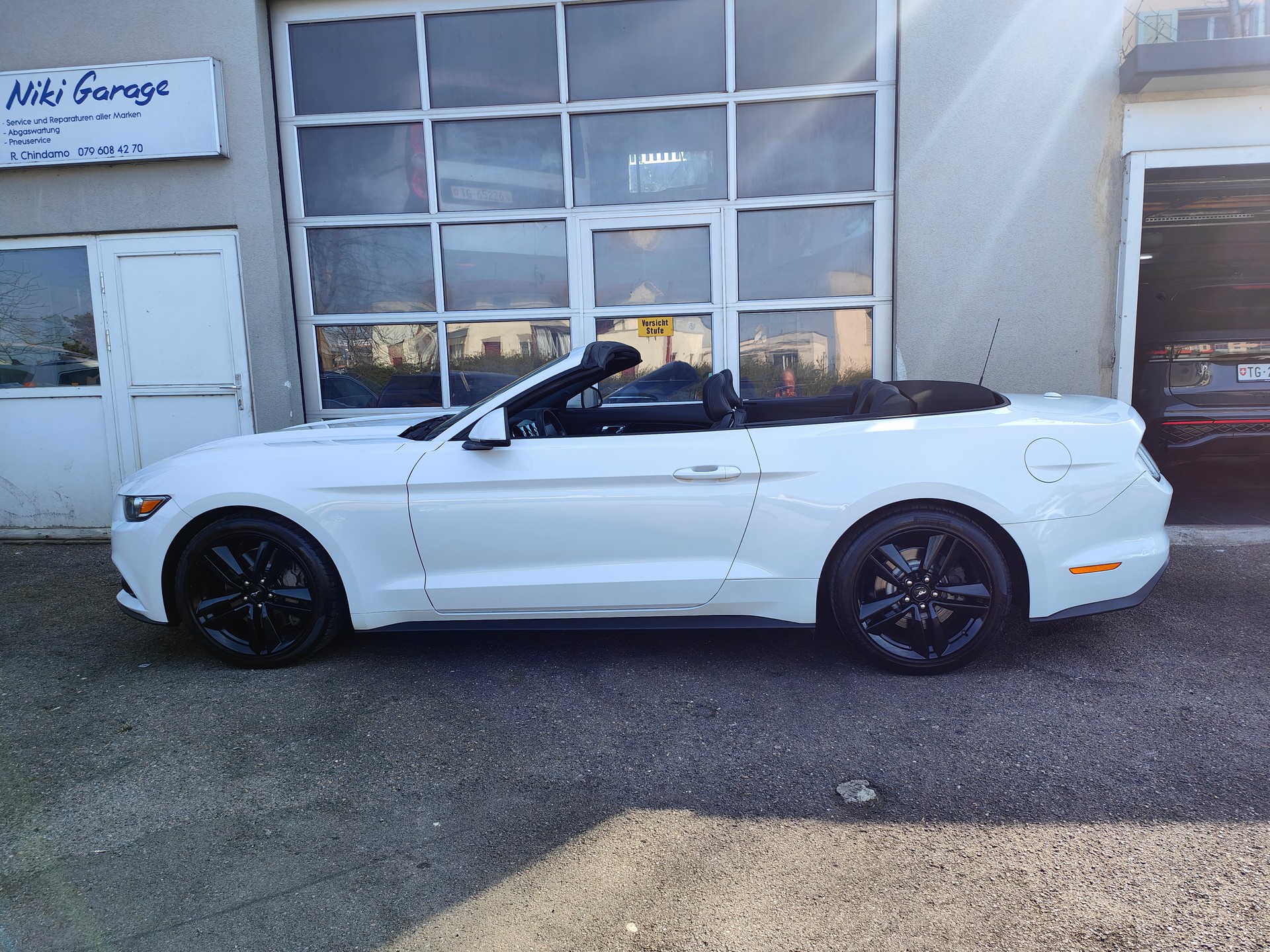 FORD Mustang Convertible 2.3-image-19
