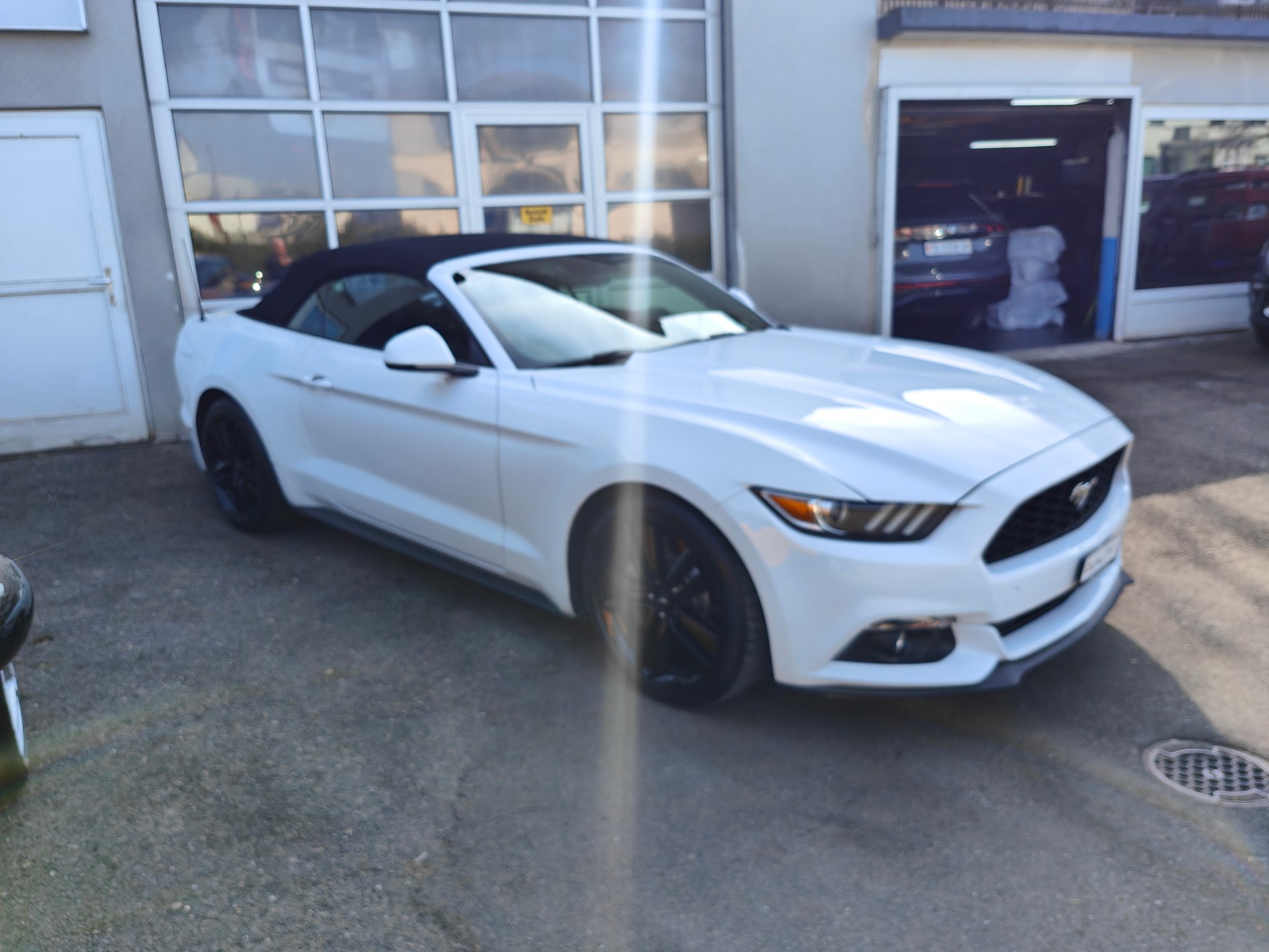 FORD Mustang Convertible 2.3-showroom-element-2
