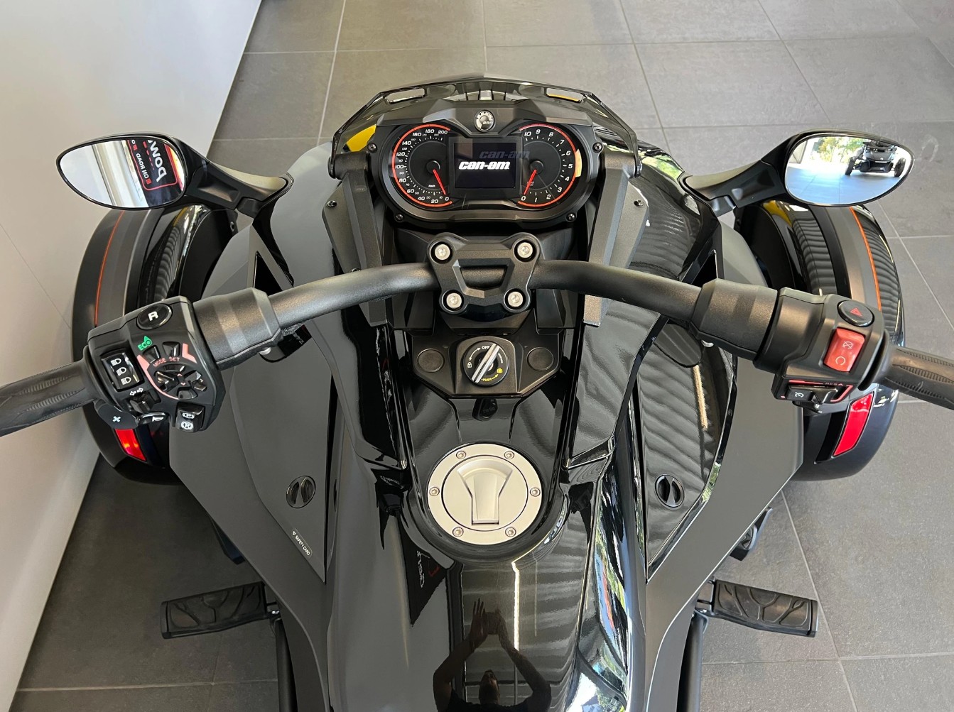 CAN-AM Spyder F3-S SE6-image-9