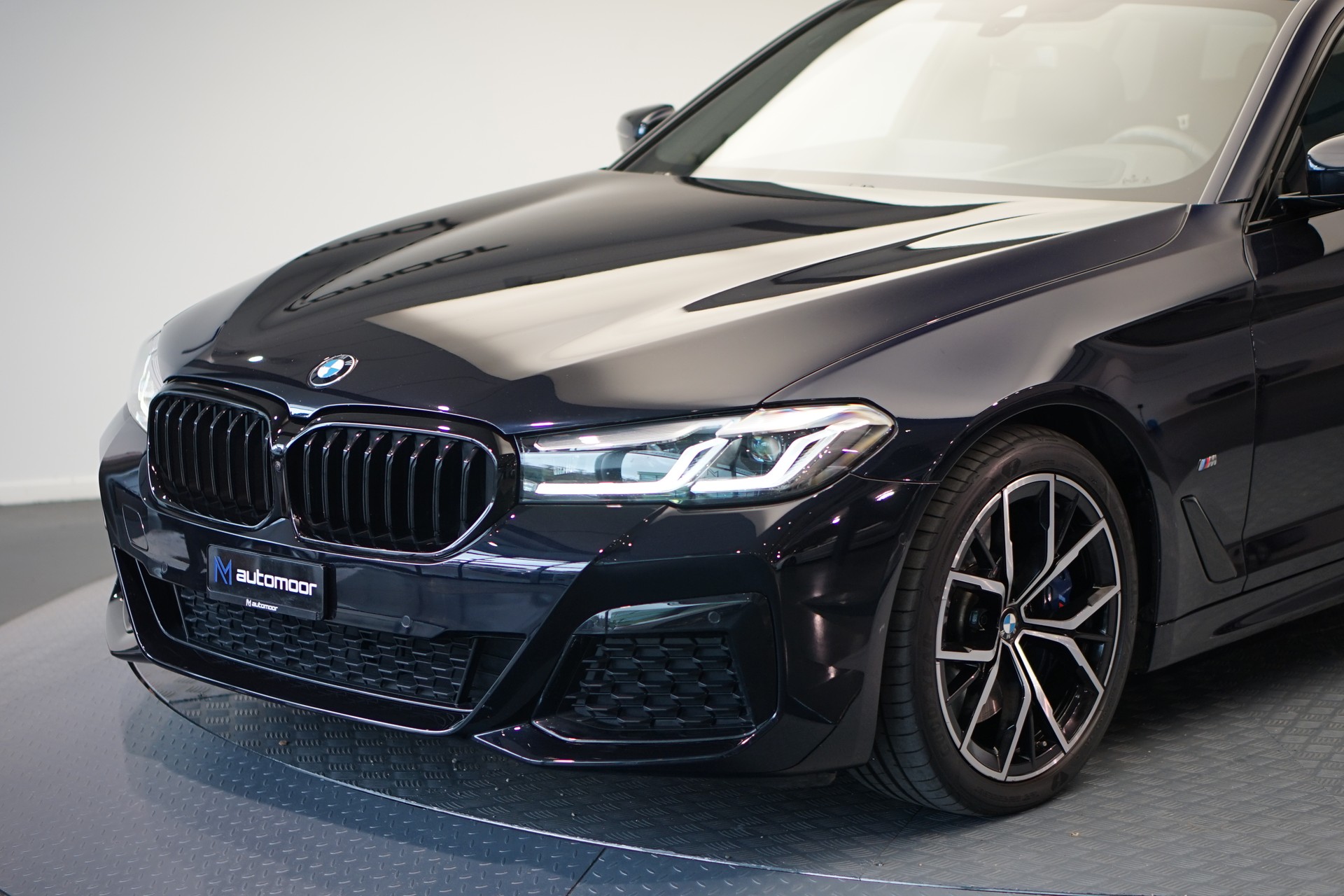 BMW 540d xDrive 48V Touring M Sport Steptronic *CH-Fahrzeug*-image-8