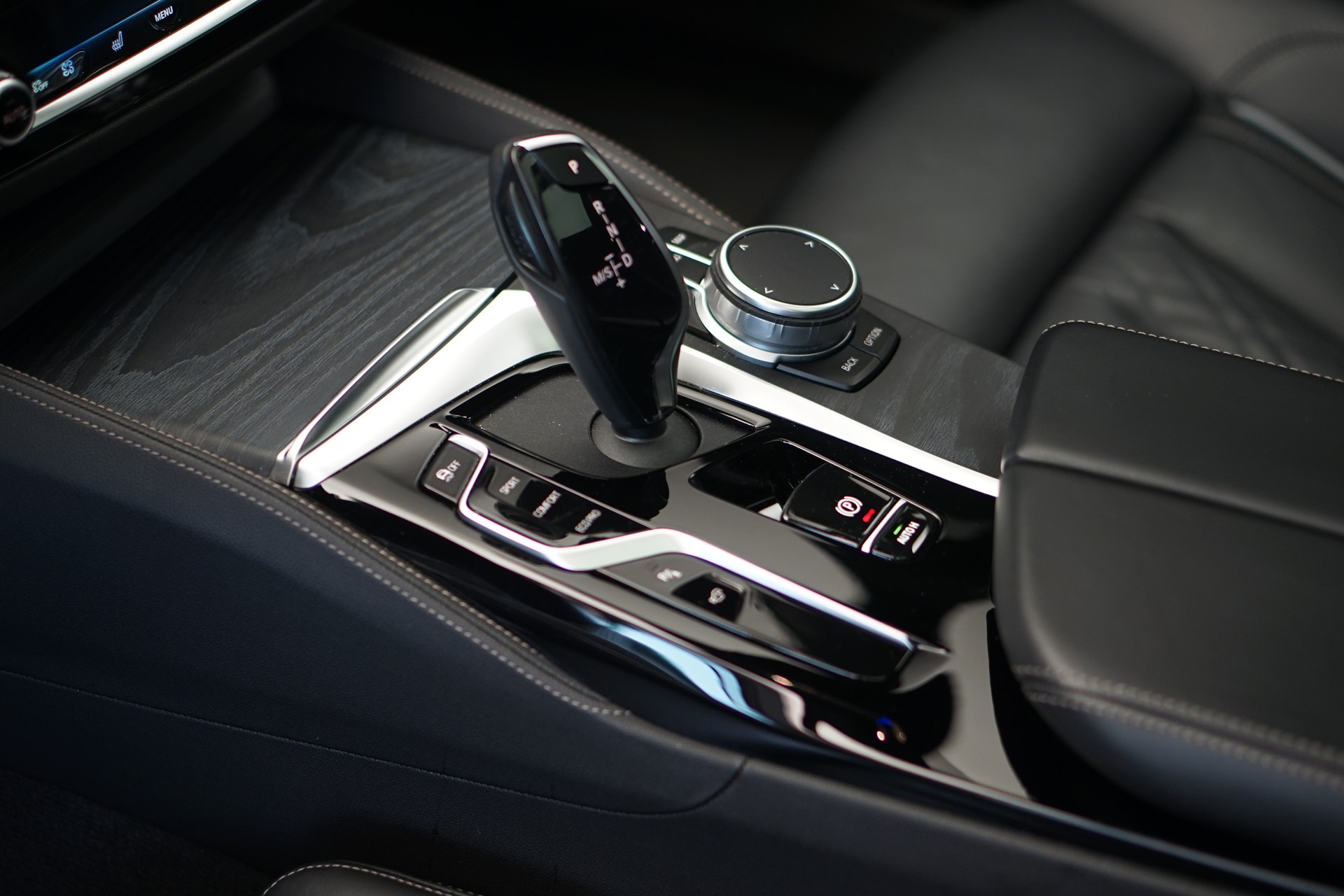 BMW 540d xDrive 48V Touring M Sport Steptronic *CH-Fahrzeug*-image-30
