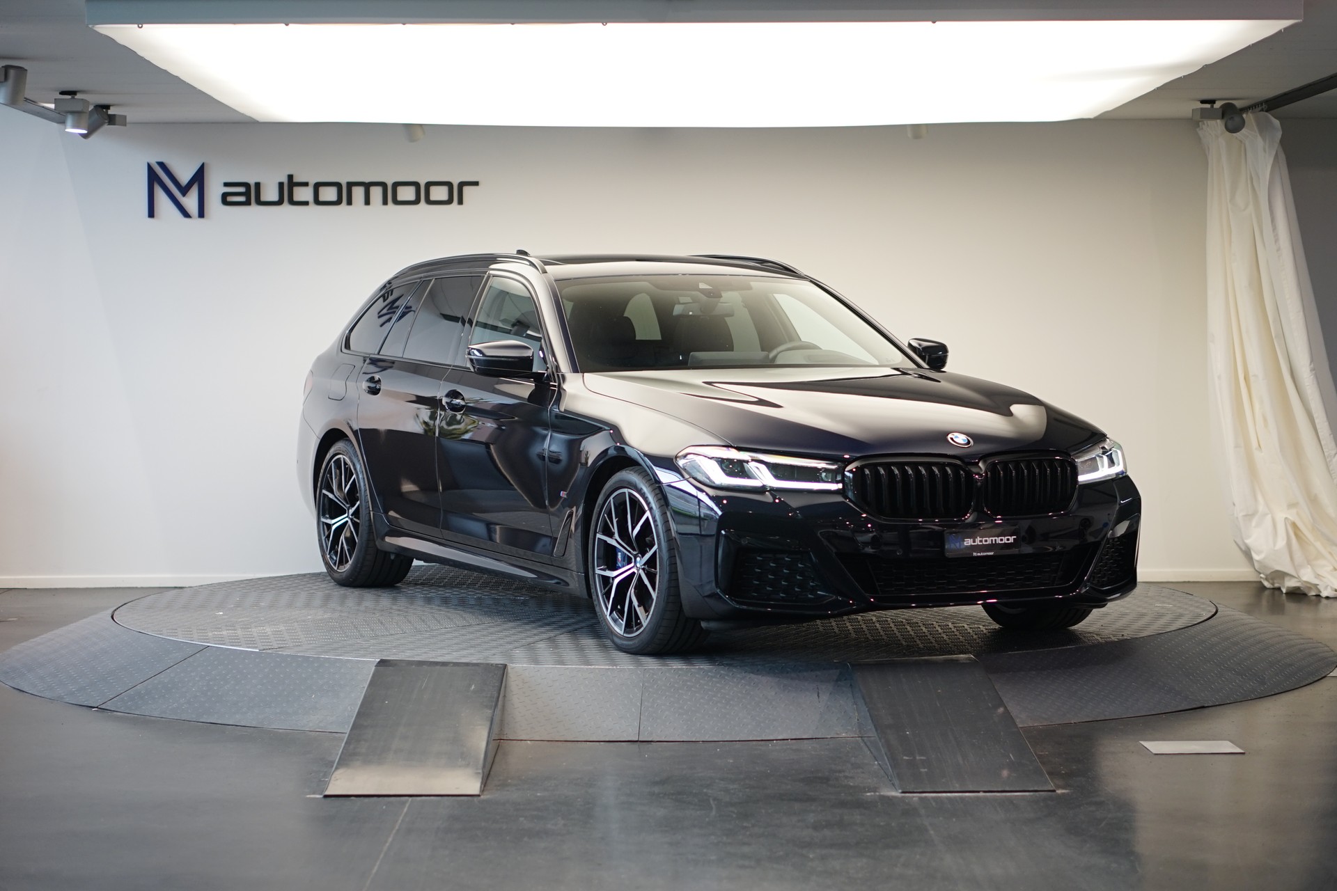 BMW 540d xDrive 48V Touring M Sport Steptronic *CH-Fahrzeug*-showroom-element-2