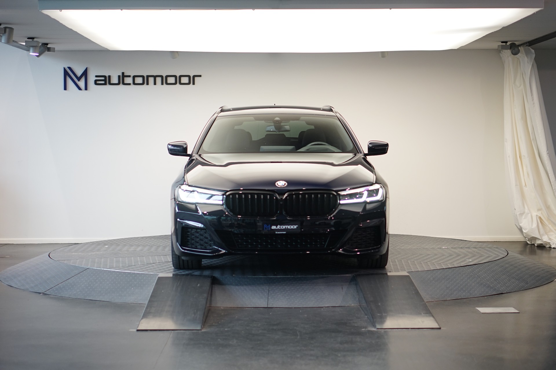 BMW 540d xDrive 48V Touring M Sport Steptronic *CH-Fahrzeug*-showroom-element-1