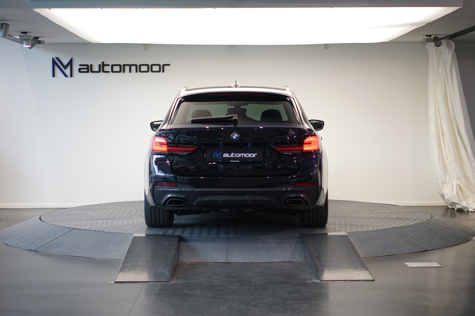 BMW 540d xDrive 48V Touring M Sport Steptronic *CH-Fahrzeug*-image-5