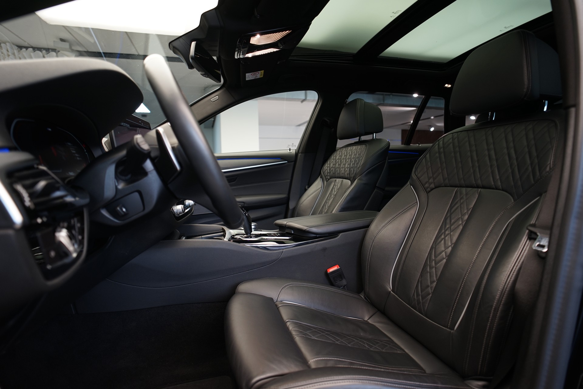 BMW 540d xDrive 48V Touring M Sport Steptronic *CH-Fahrzeug*-image-15