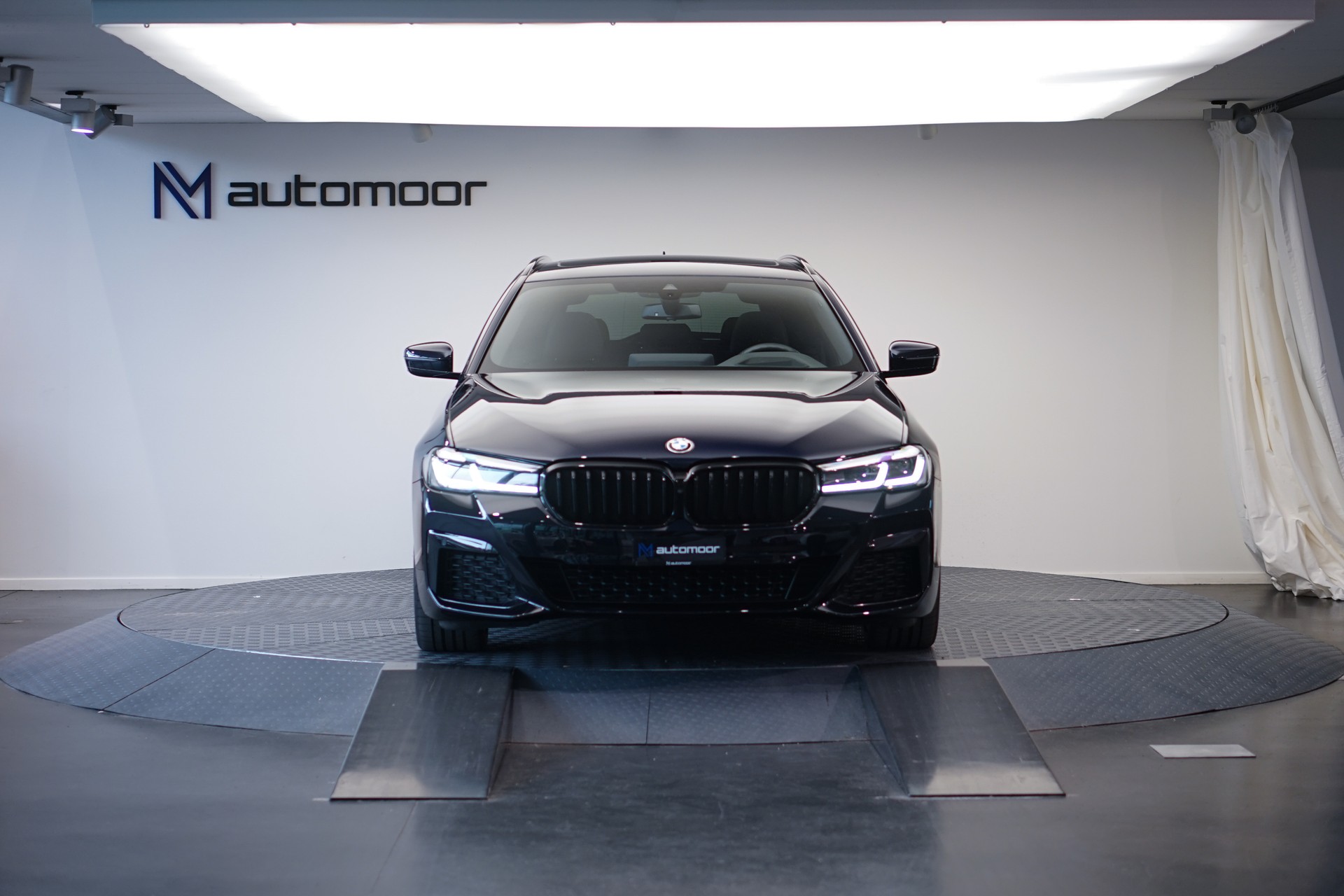 BMW 540d xDrive 48V Touring M Sport Steptronic *CH-Fahrzeug*-showroom-element-1