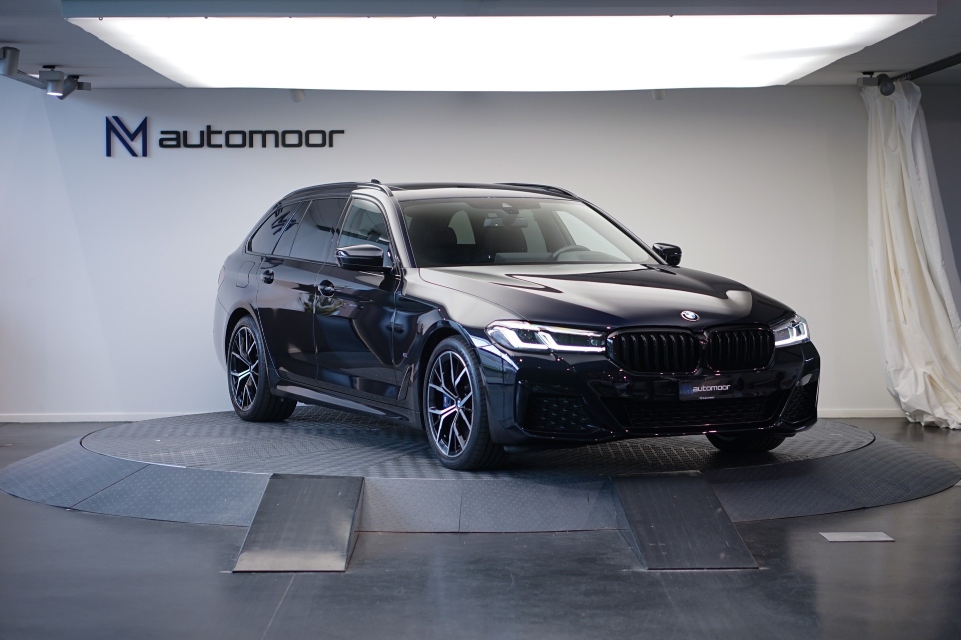 BMW 540d xDrive 48V Touring M Sport Steptronic *CH-Fahrzeug*-showroom-element-2