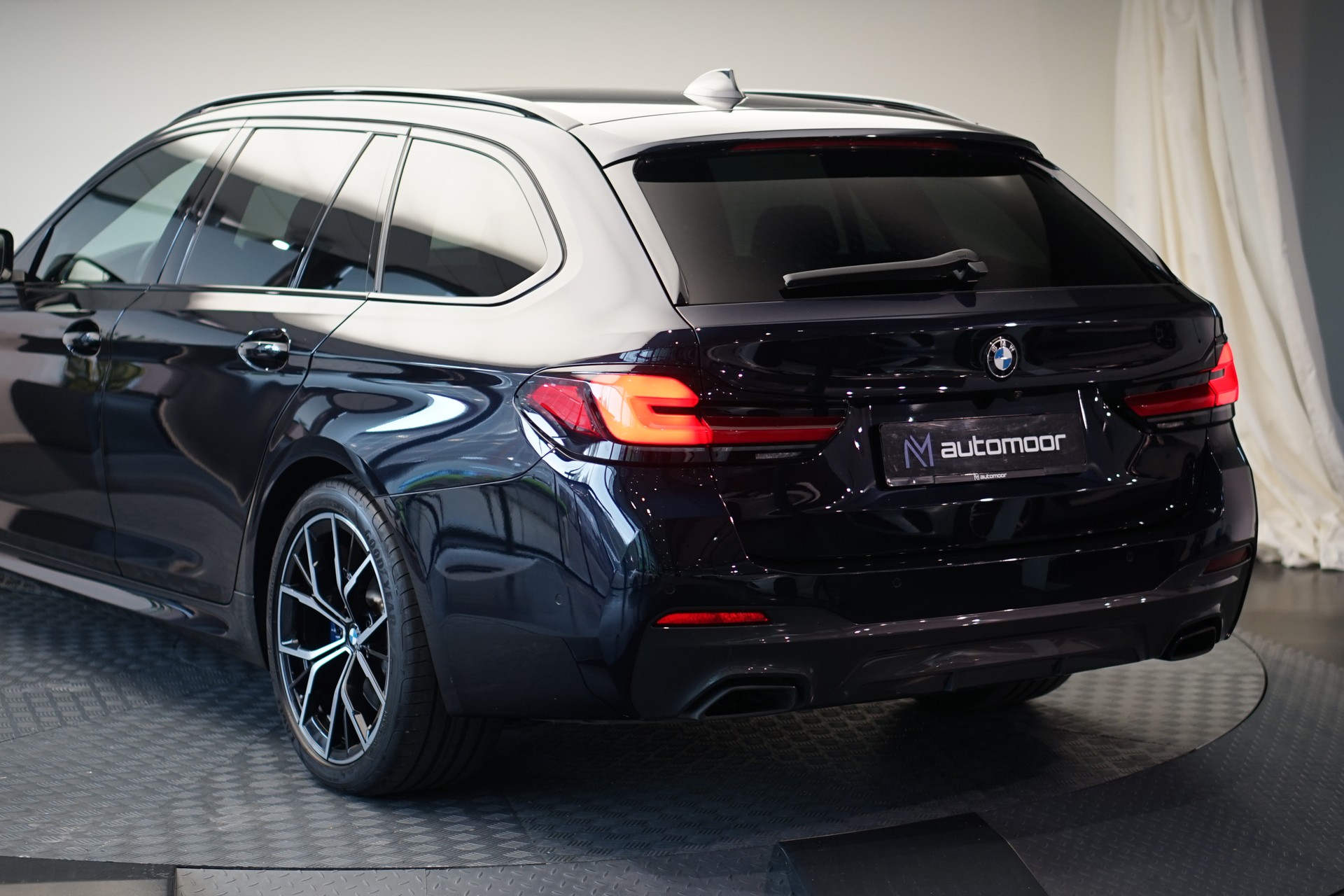 BMW 540d xDrive 48V Touring M Sport Steptronic *CH-Fahrzeug*-image-42
