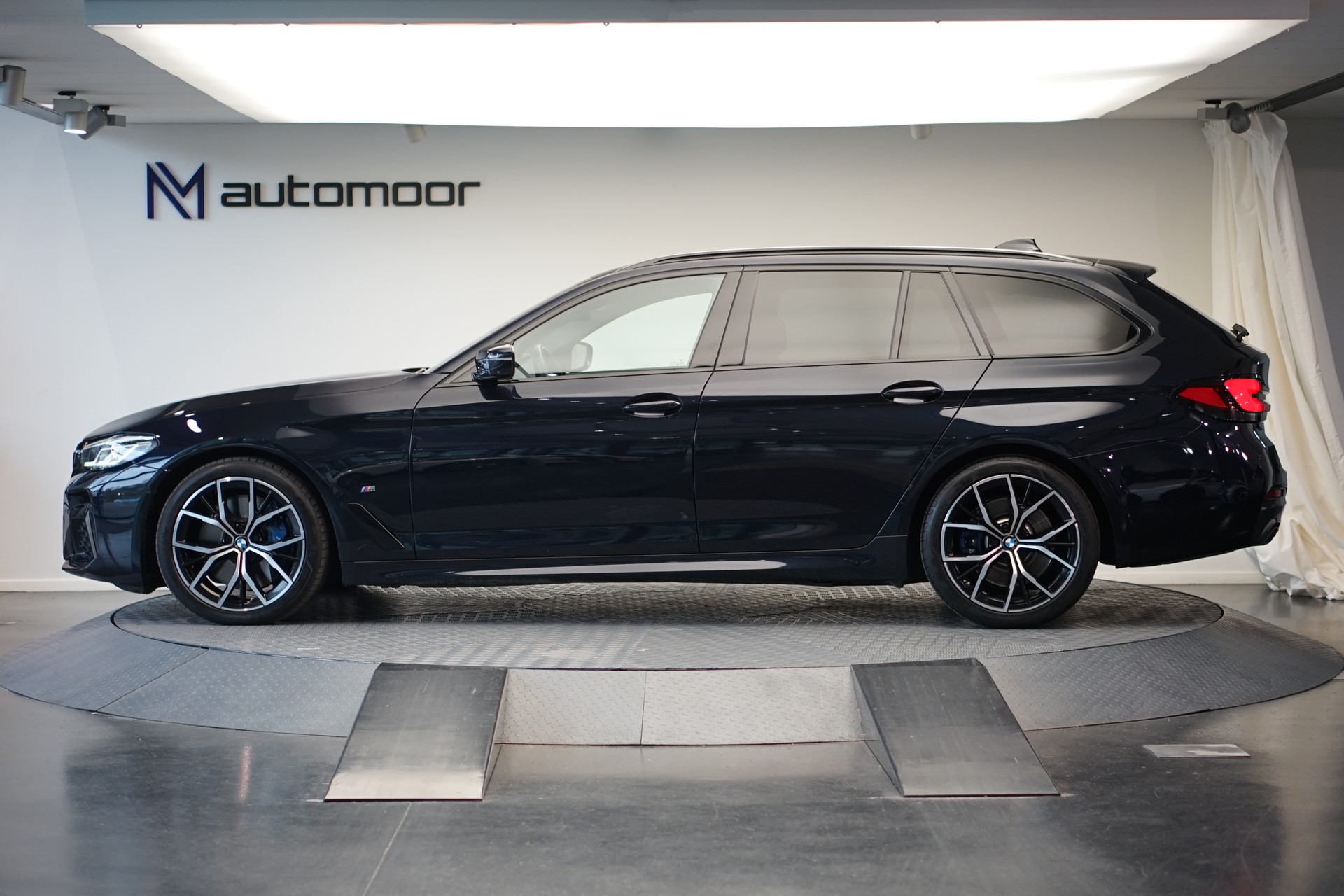 BMW 540d xDrive 48V Touring M Sport Steptronic *CH-Fahrzeug*-image-7