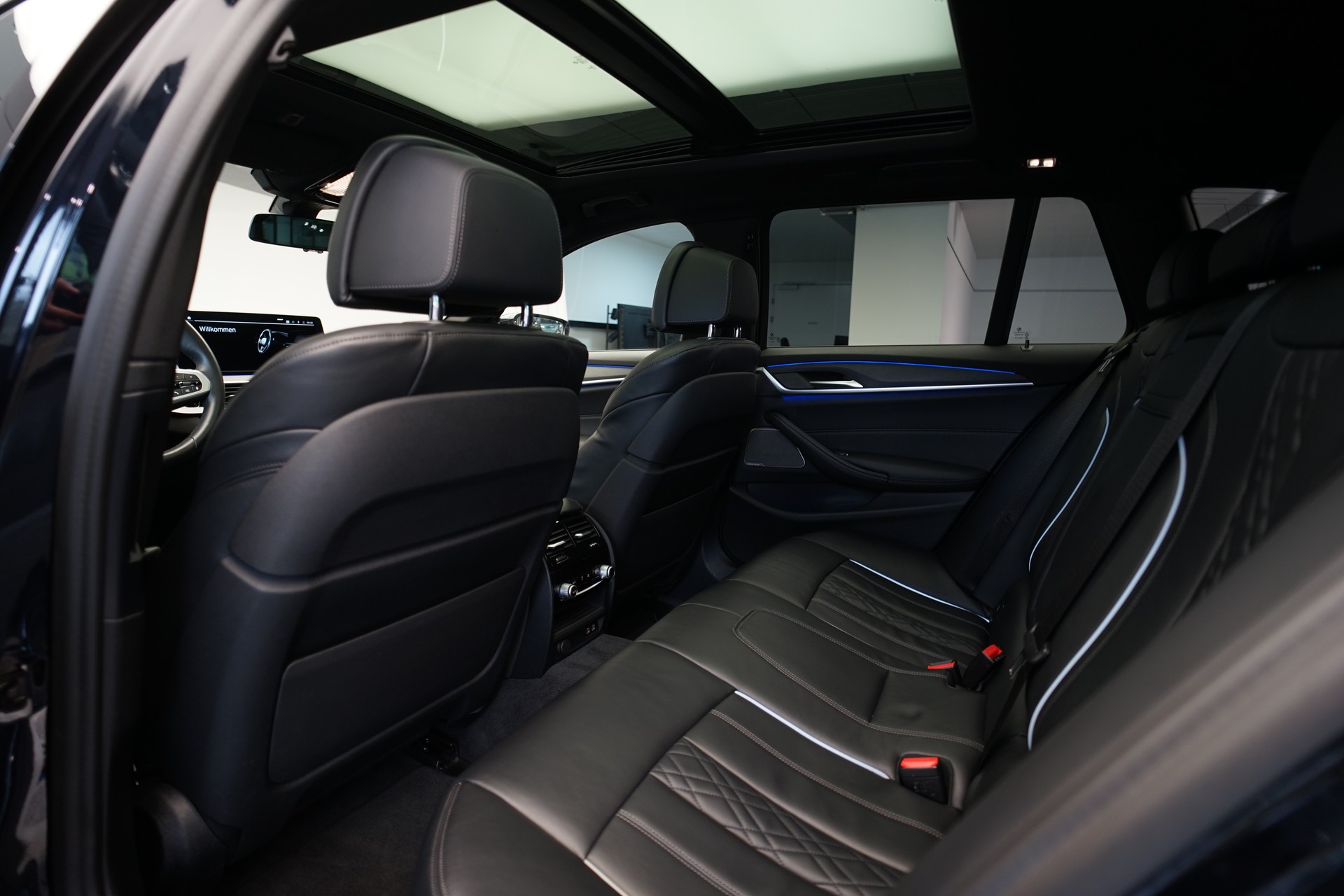 BMW 540d xDrive 48V Touring M Sport Steptronic *CH-Fahrzeug*-image-18