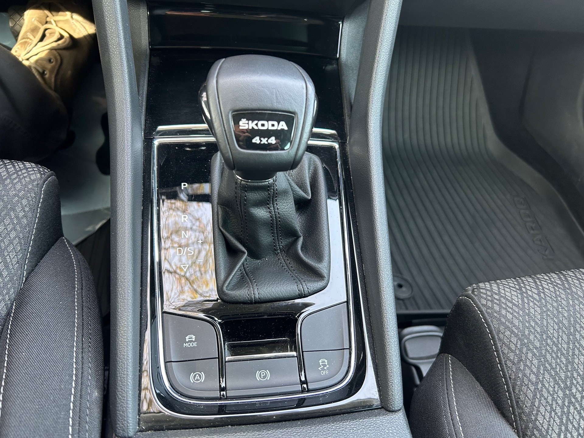 SKODA Karoq 2.0 TDI CR Style 4x4 DSG-image-14