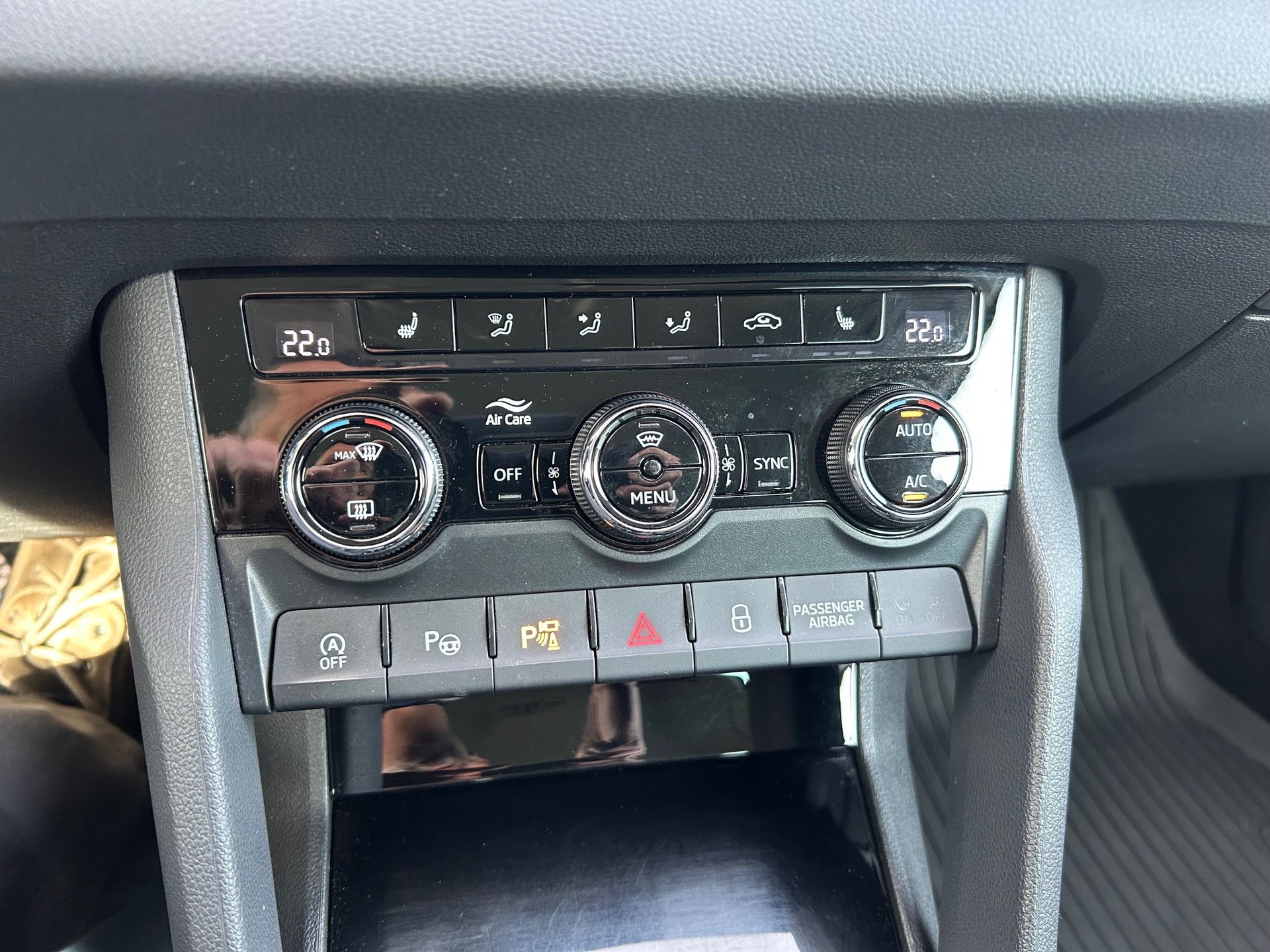 SKODA Karoq 2.0 TDI CR Style 4x4 DSG-image-13