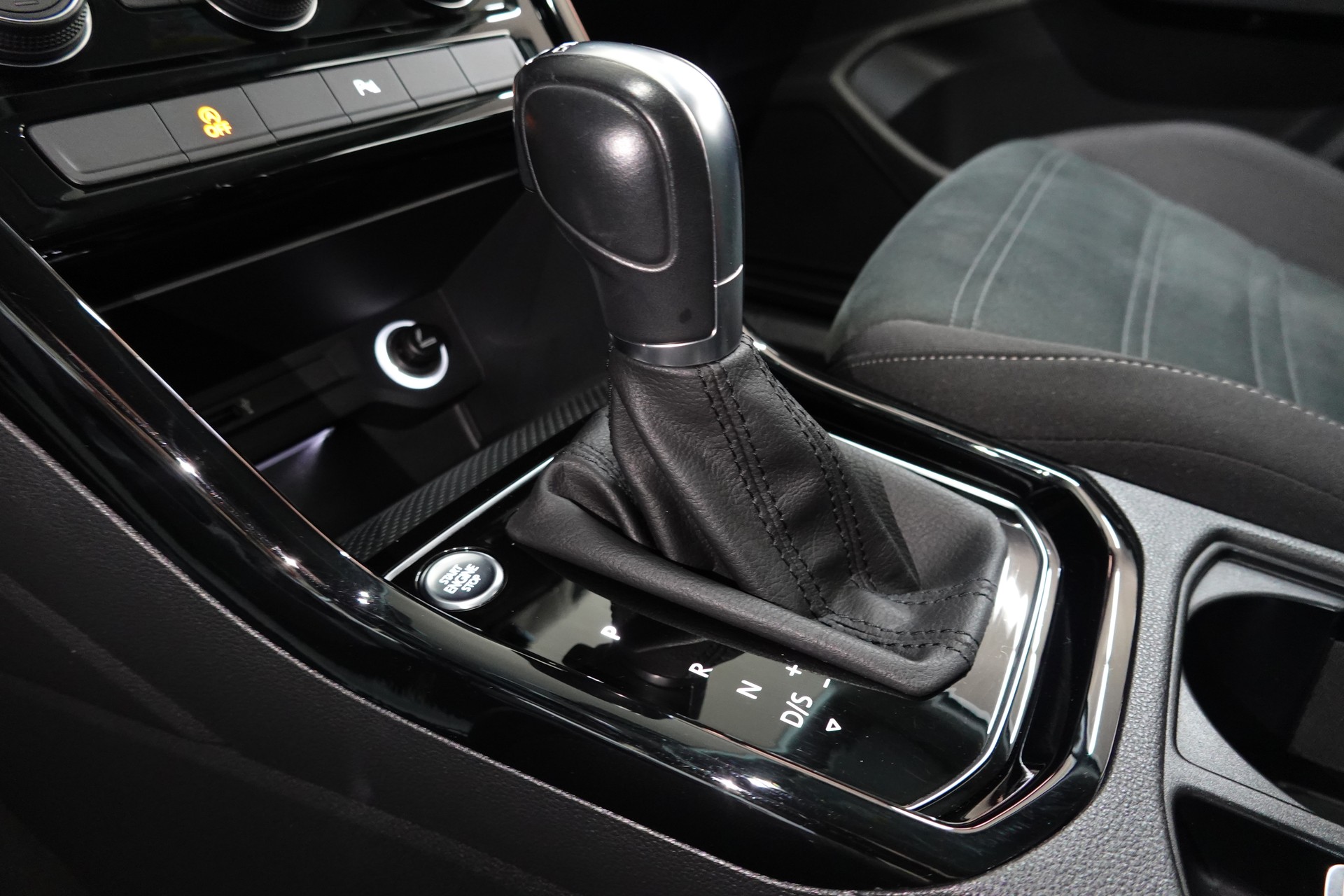VW TOURAN 1.5 TSI EVO HIGHLINE DSG R-LINE 7-PLÄTZER-image-33