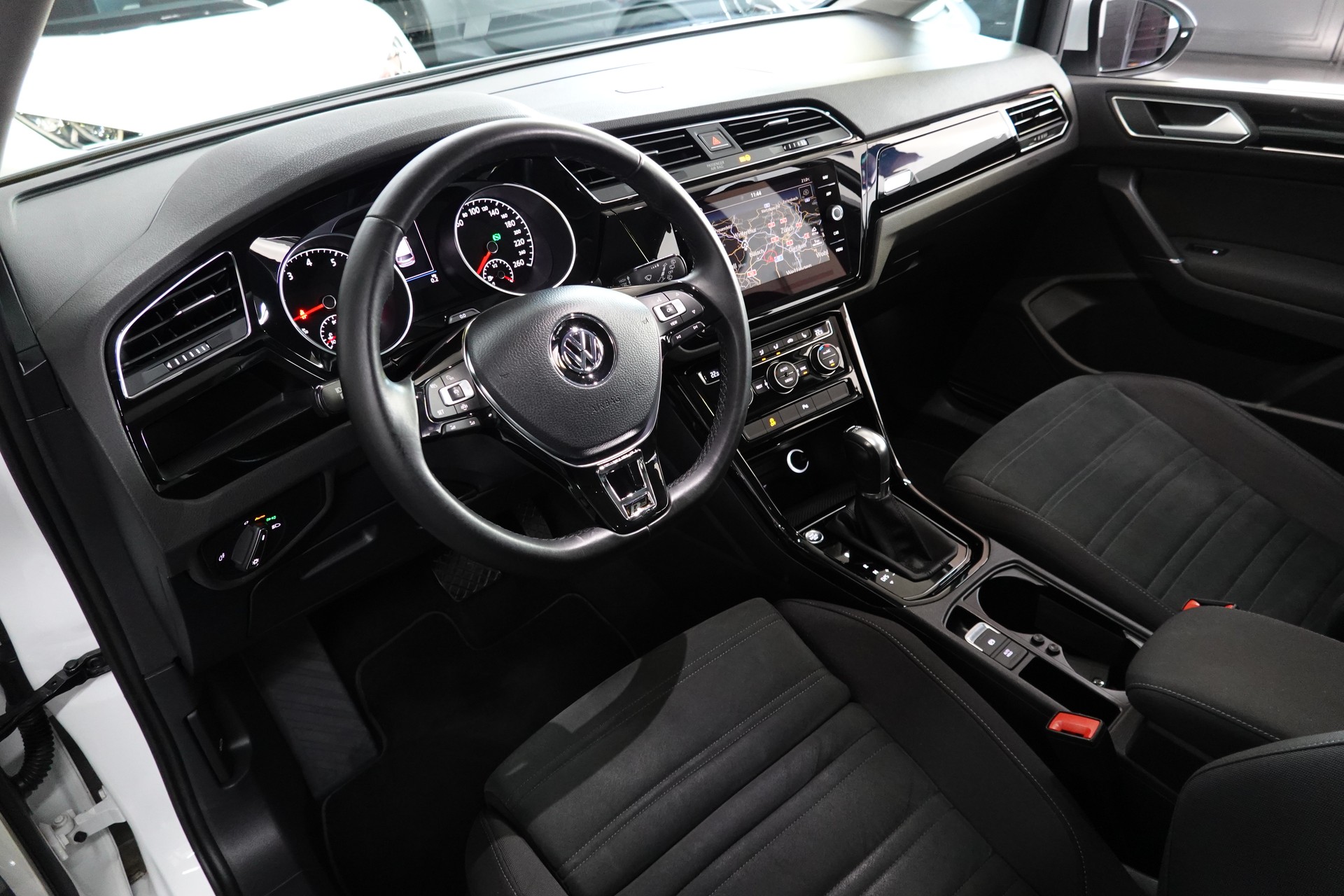 VW TOURAN 1.5 TSI EVO HIGHLINE DSG R-LINE 7-PLÄTZER-image-30
