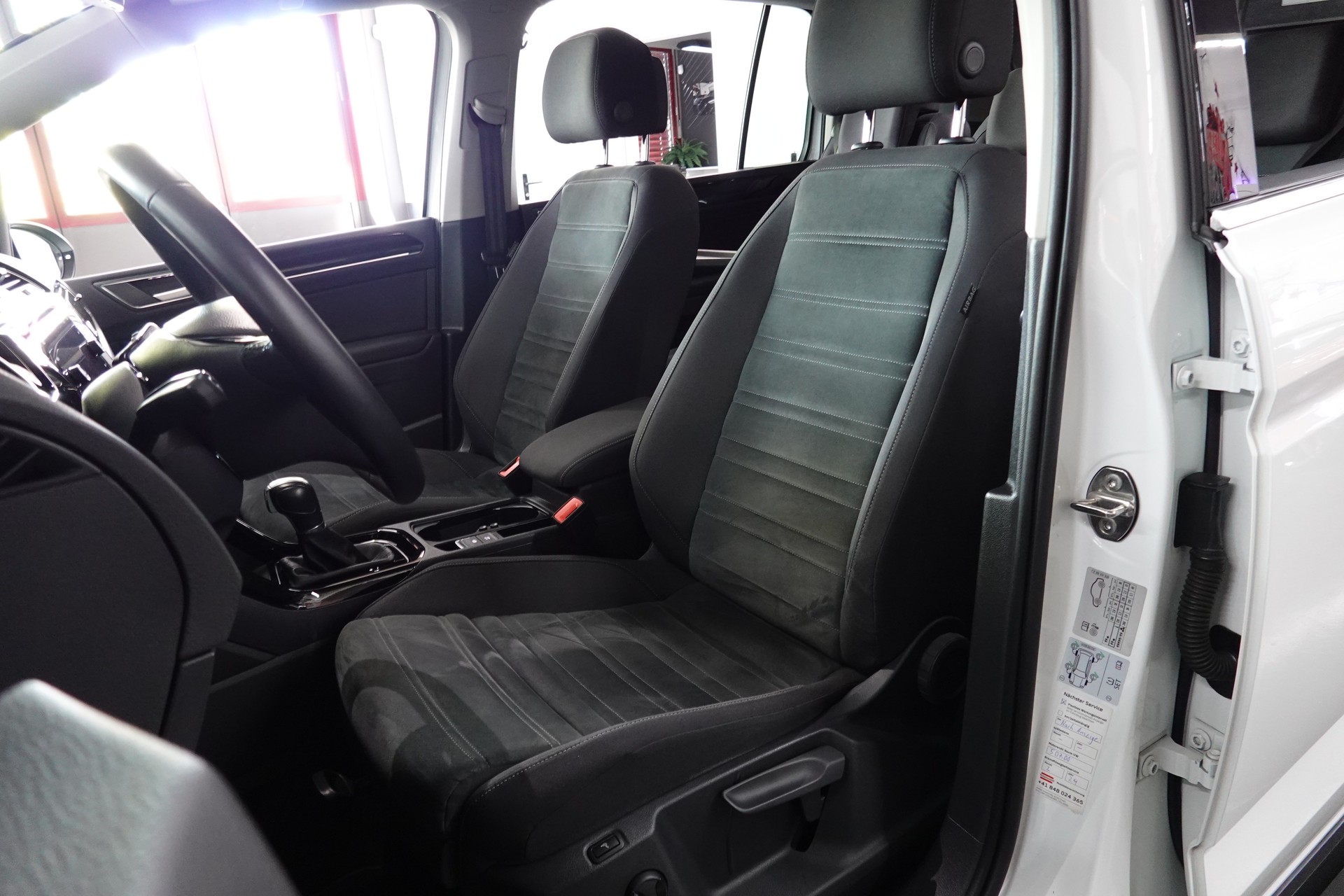 VW TOURAN 1.5 TSI EVO HIGHLINE DSG R-LINE 7-PLÄTZER-image-31