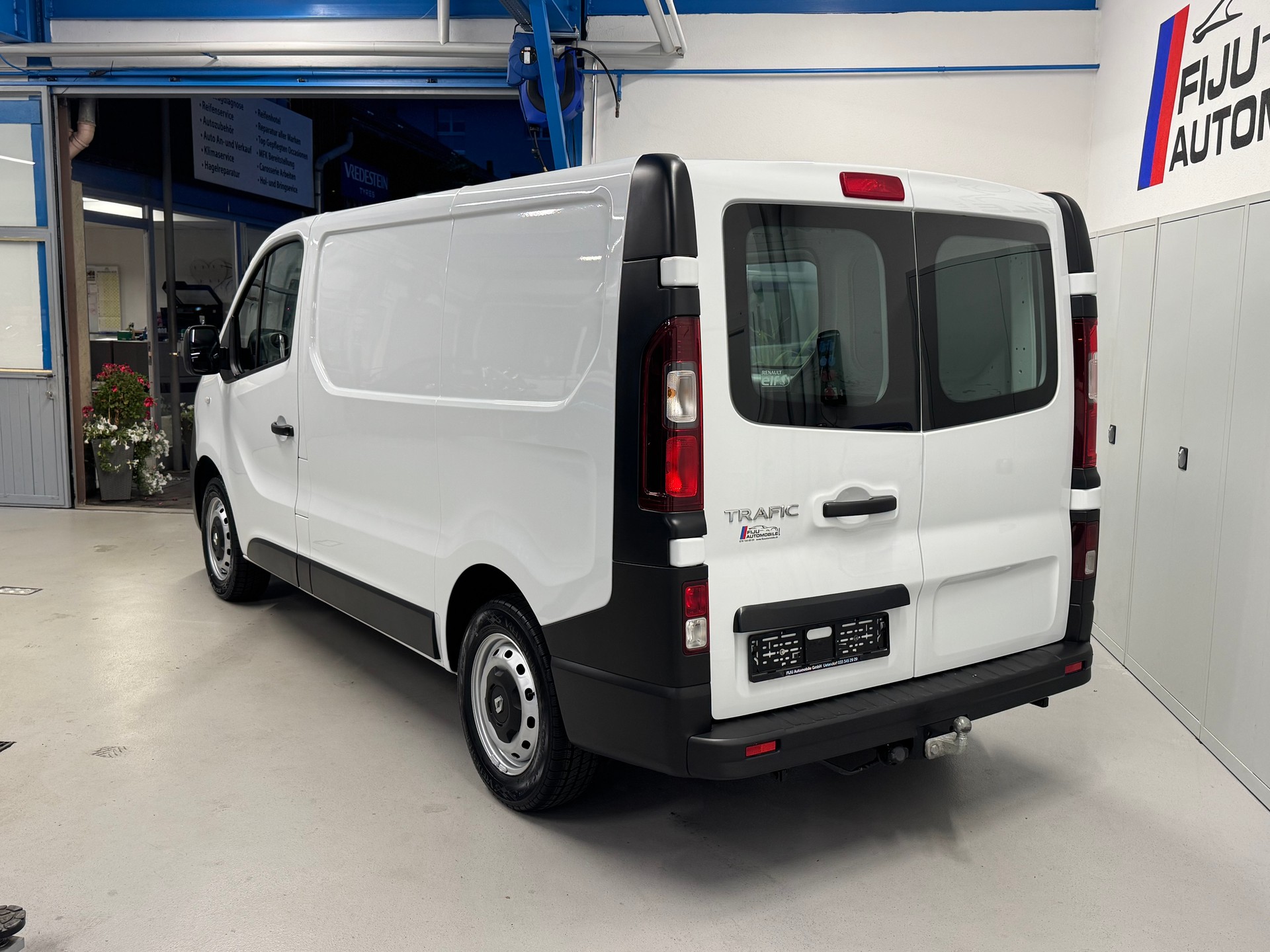 RENAULT Trafic 1.6 dCi 95 2.7t Access L1H1-image-5
