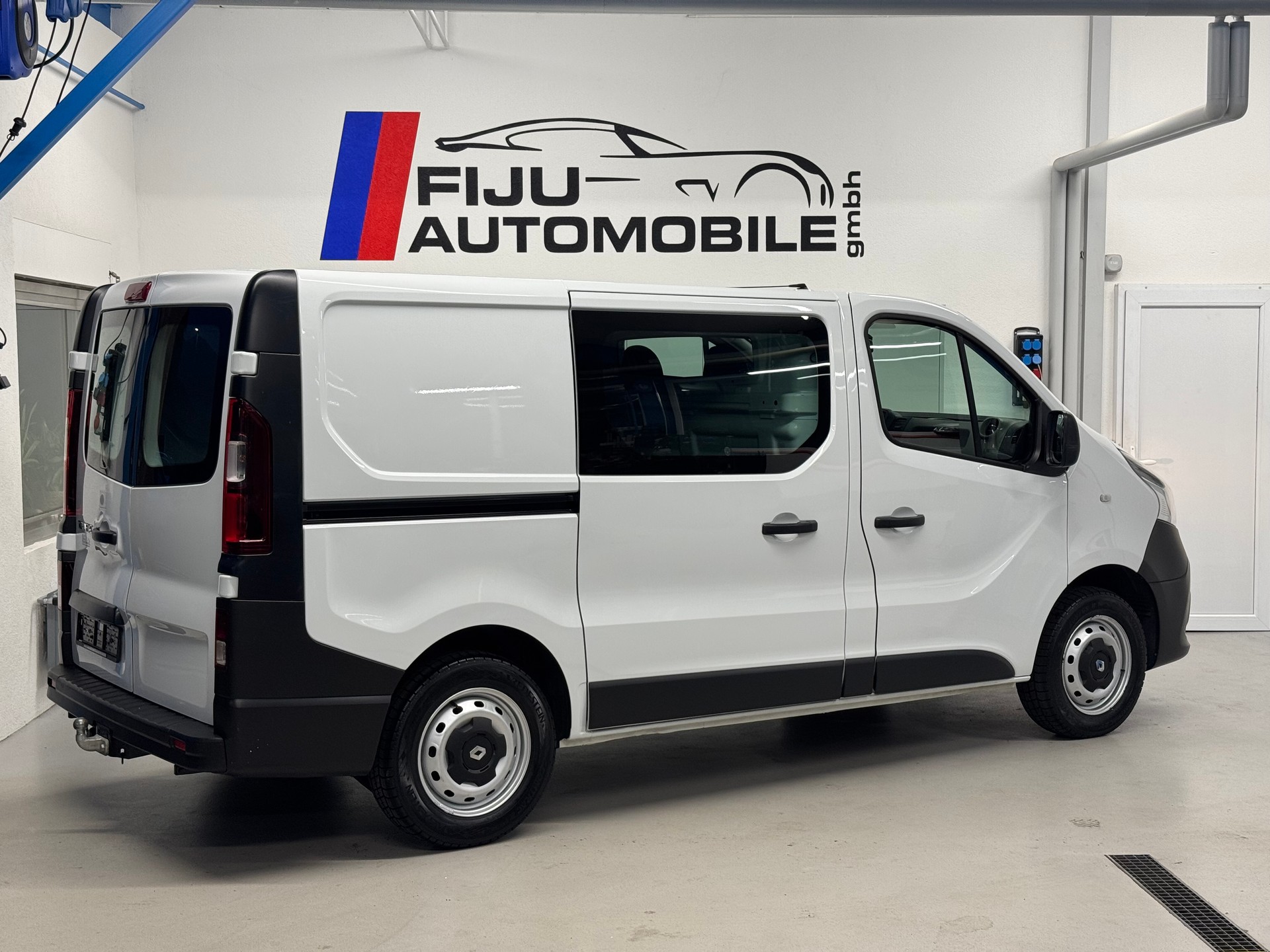 RENAULT Trafic 1.6 dCi 95 2.7t Access L1H1-image-3
