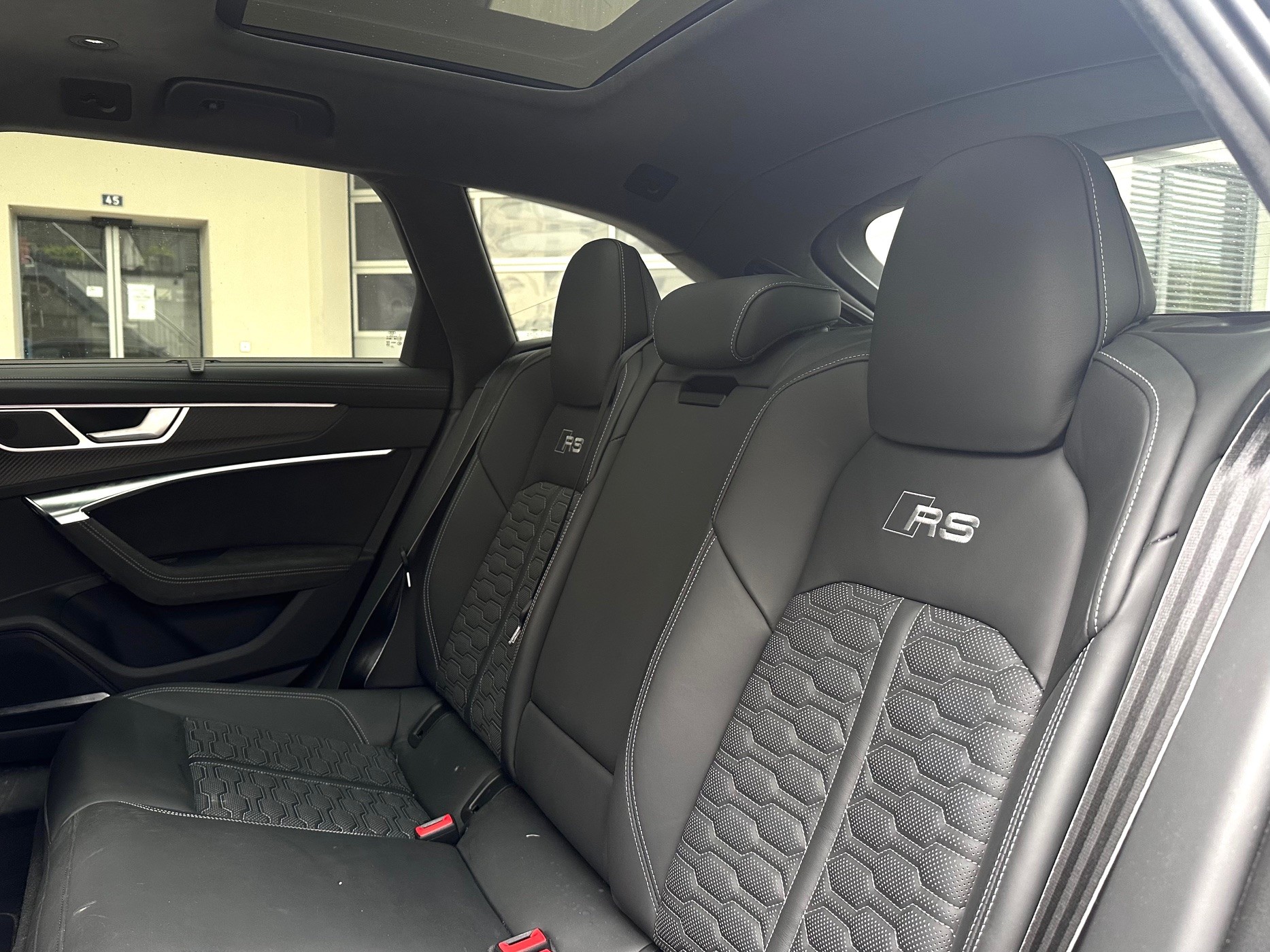AUDI RS6 Avant 4.0 TFSI V8 Performance quattro-image-10