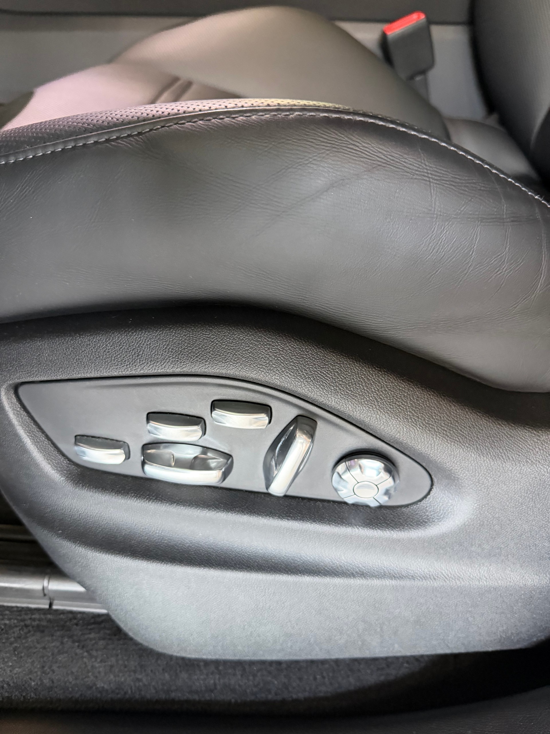 PORSCHE Cayenne Coupé E-Hybrid-image-5