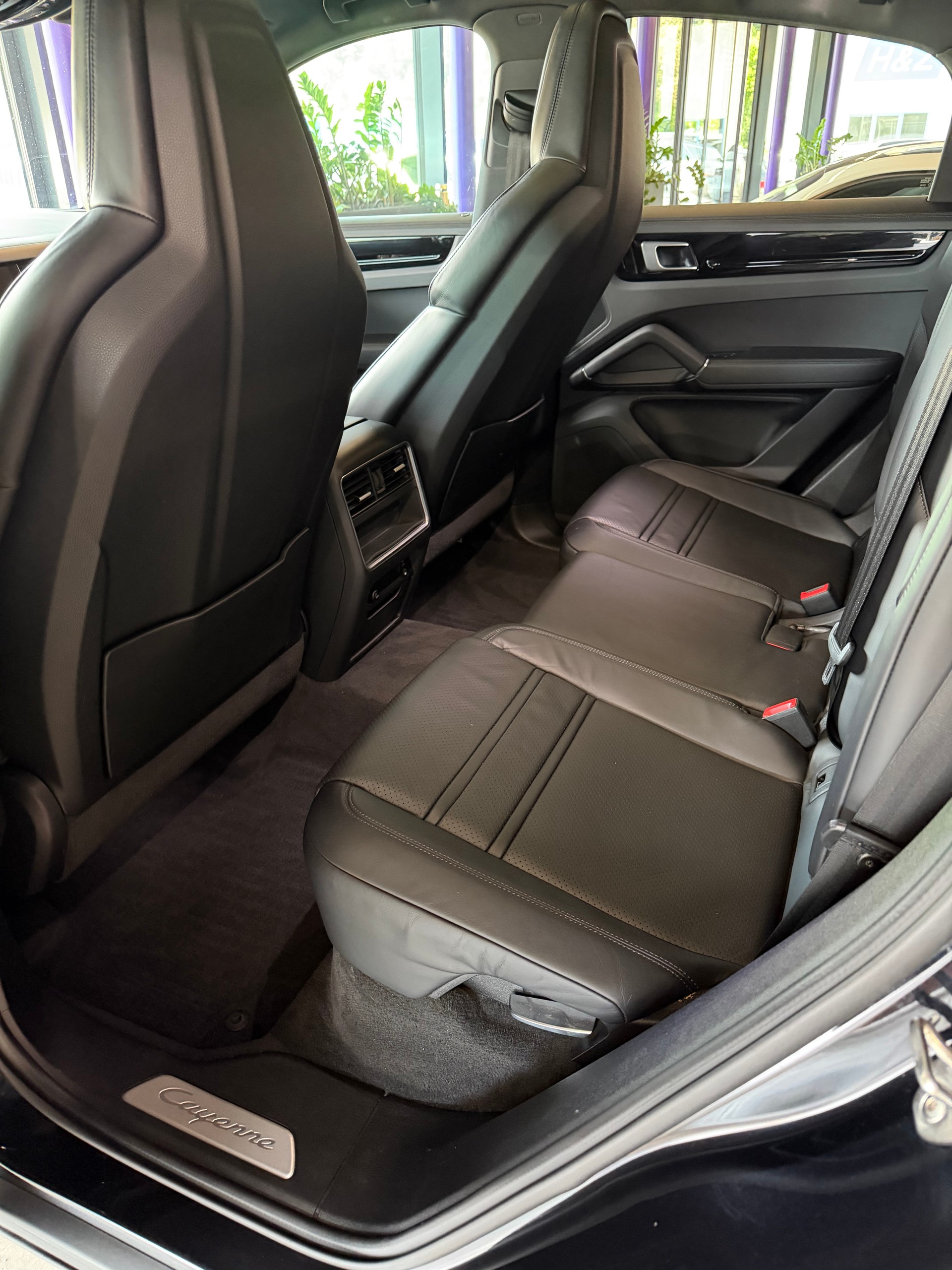 PORSCHE Cayenne Coupé E-Hybrid-showroom-element-1
