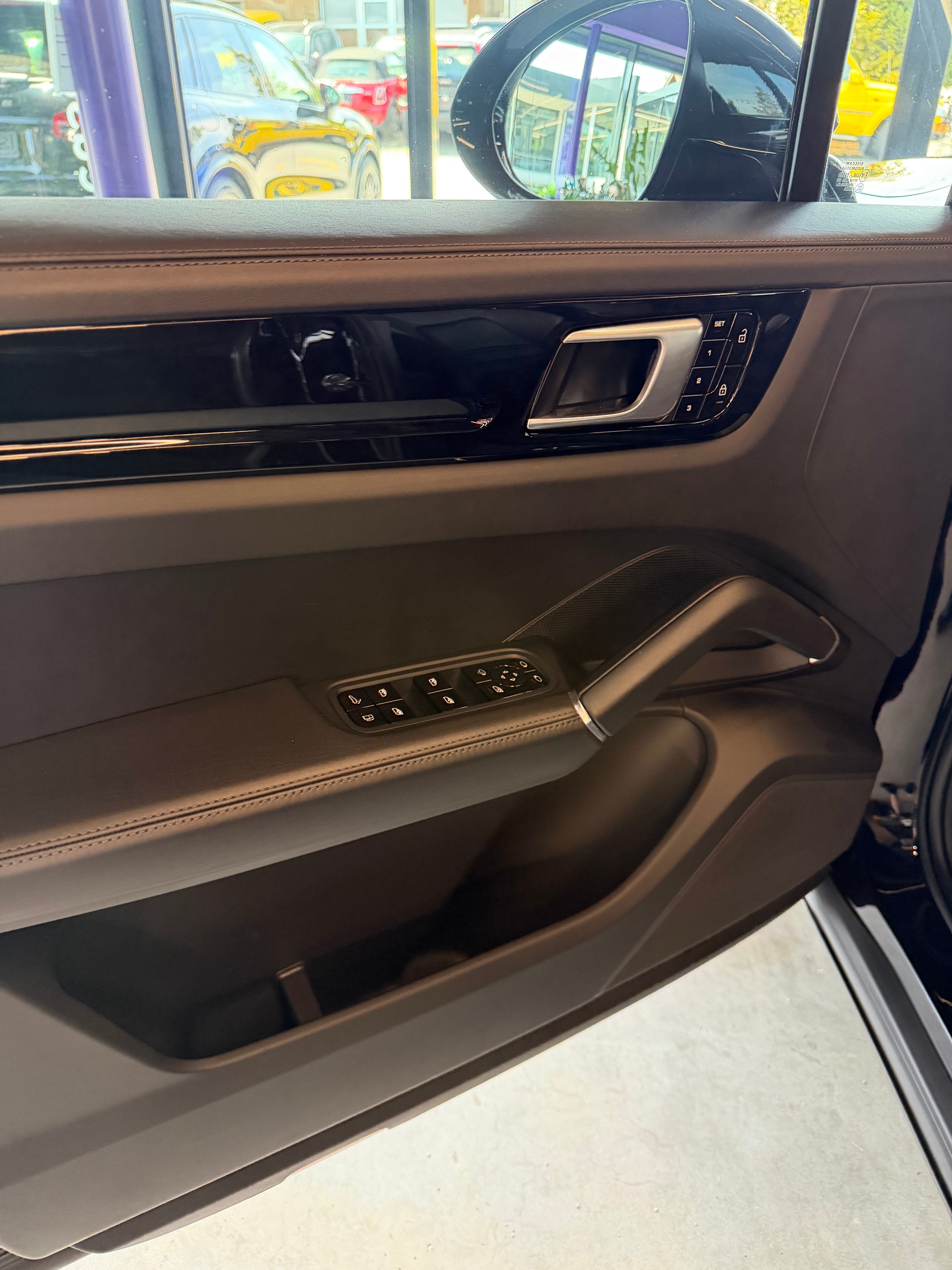 PORSCHE Cayenne Coupé E-Hybrid-image-4
