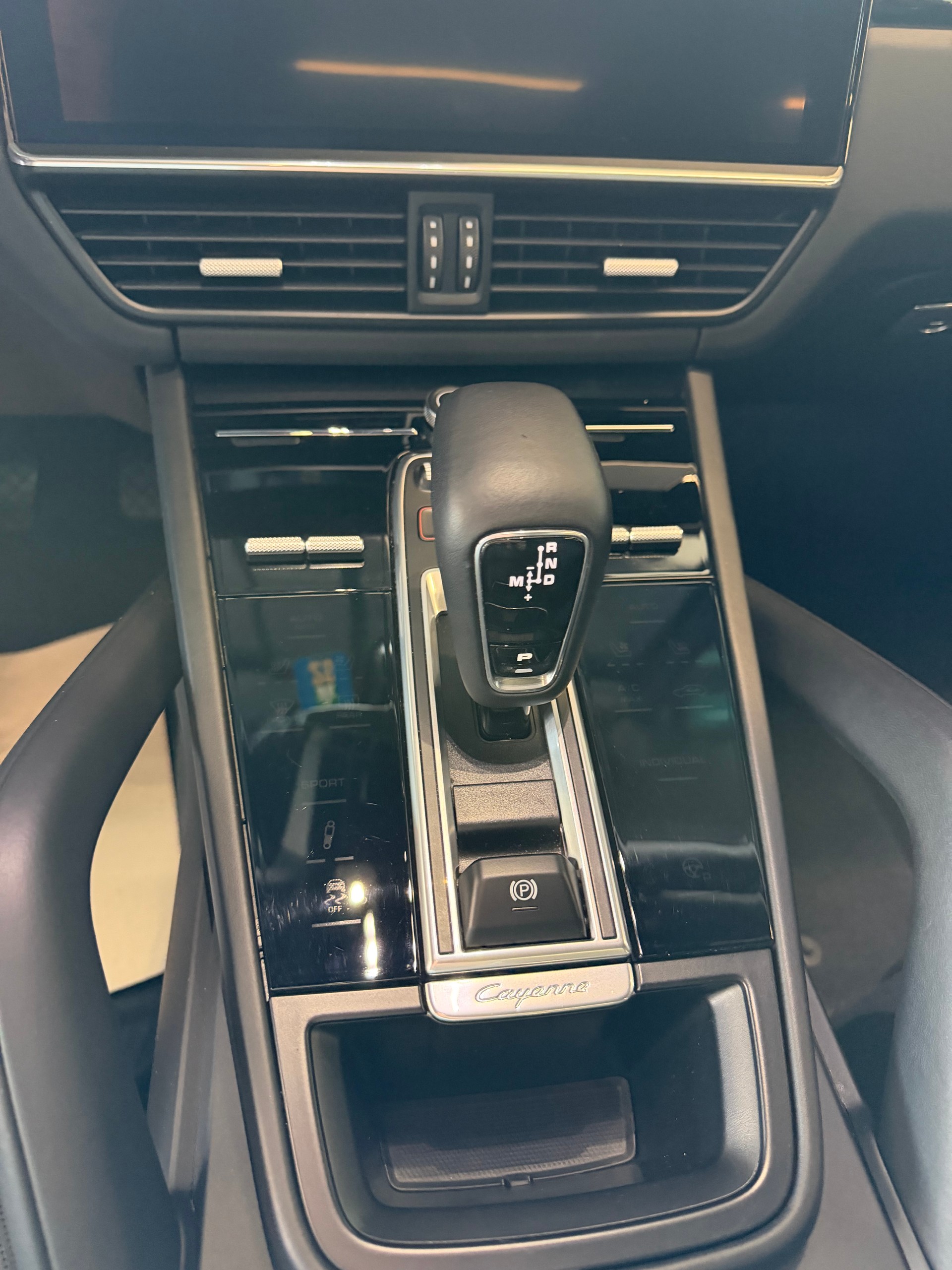 PORSCHE Cayenne Coupé E-Hybrid-image-7