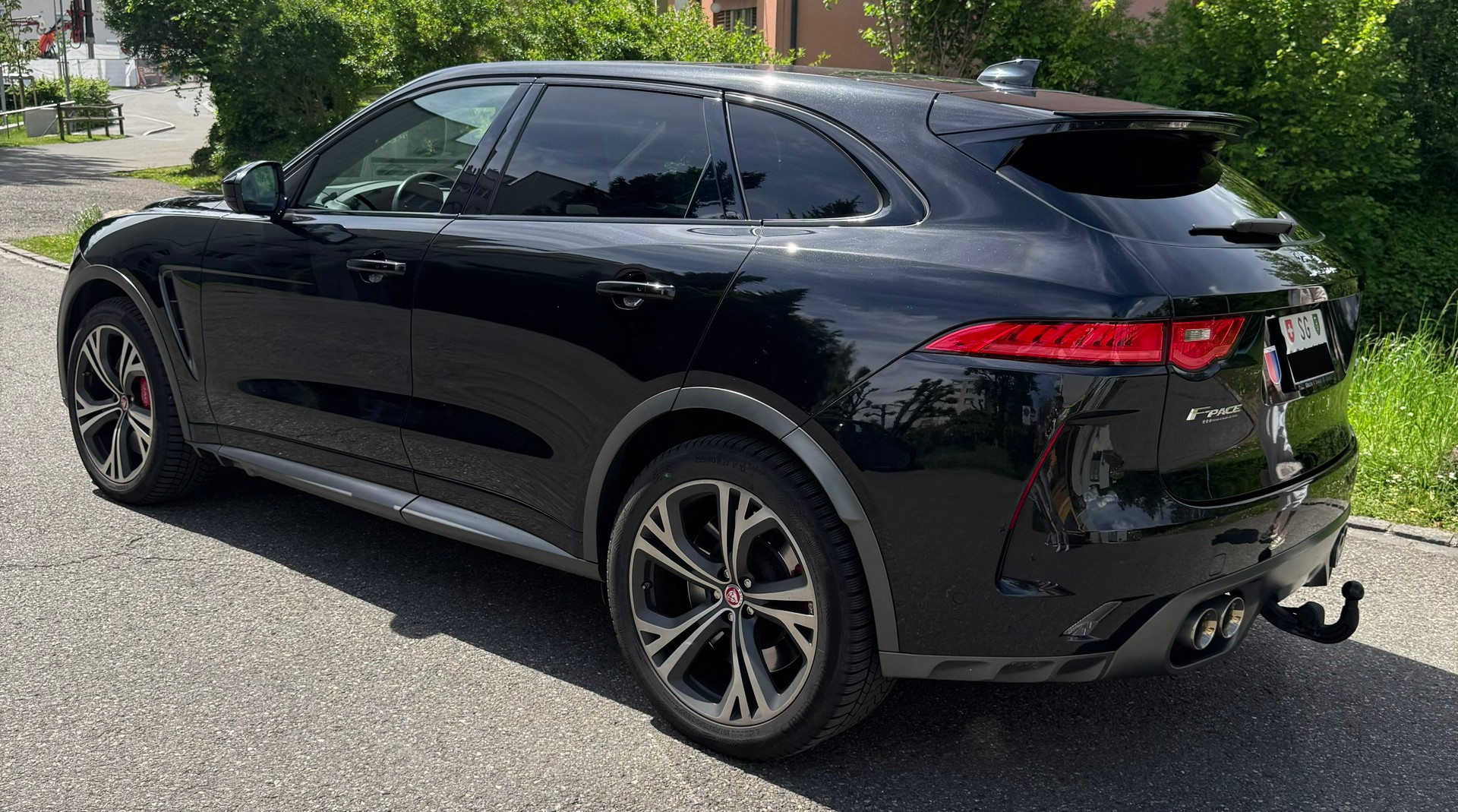 JAGUAR 5.0 V8 SVR AWD 550 PS - aus 1. Hand - sehr gepflegt - unfallfrei - Sommer- & Winterfelgen - auf Wunsch mit 12 Mt. Garantie-image-1