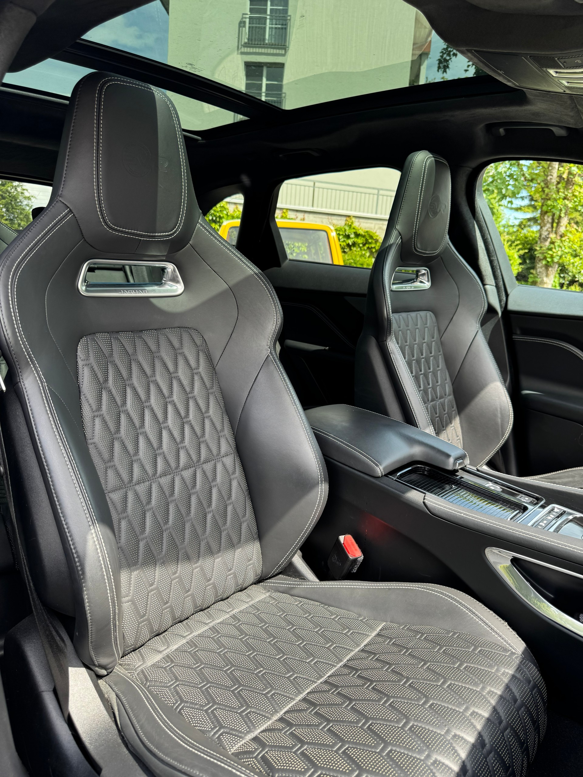 JAGUAR 5.0 V8 SVR AWD 550 PS - aus 1. Hand - sehr gepflegt - unfallfrei - Sommer- & Winterfelgen - auf Wunsch mit 12 Mt. Garantie-image-8
