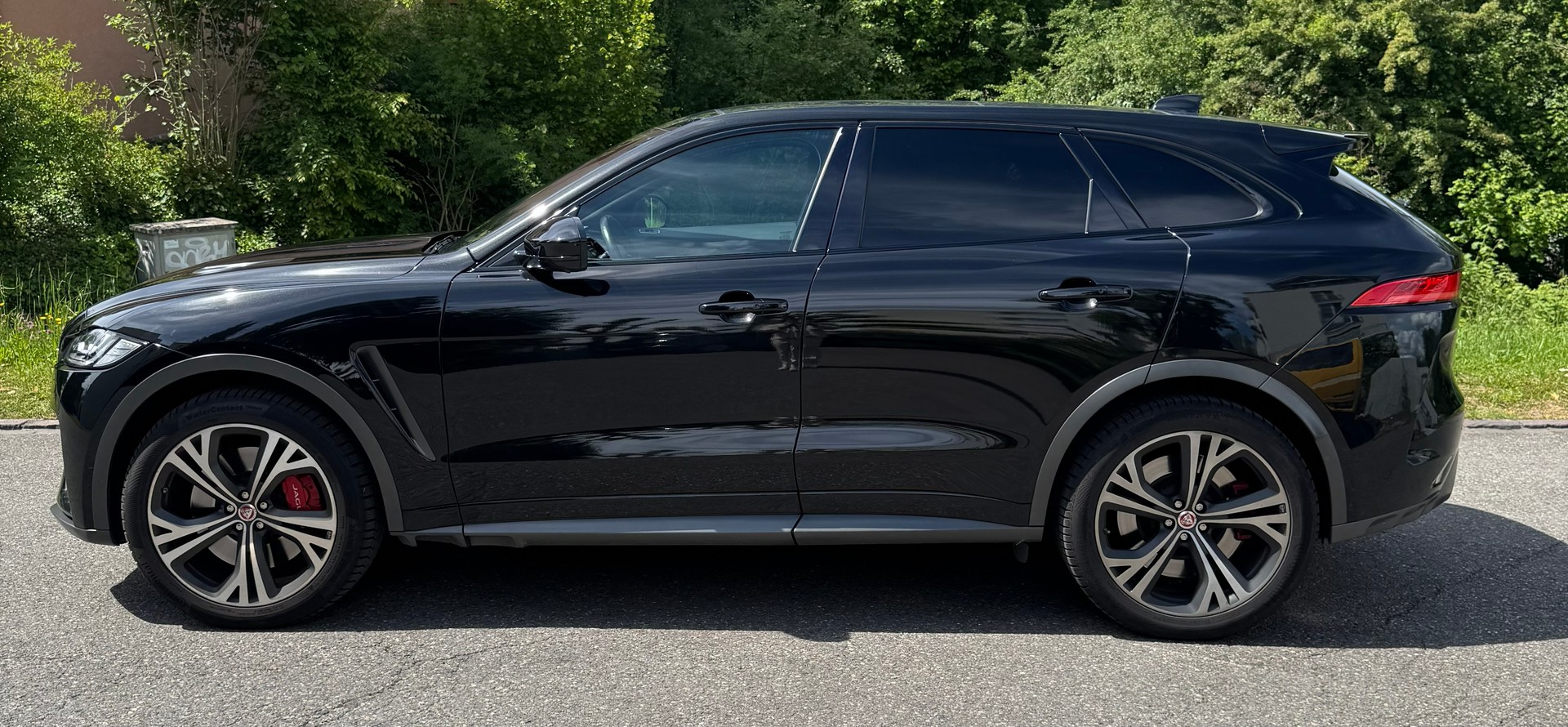 JAGUAR 5.0 V8 SVR AWD 550 PS - aus 1. Hand - sehr gepflegt - unfallfrei - Sommer- & Winterfelgen - auf Wunsch mit 12 Mt. Garantie-image-2