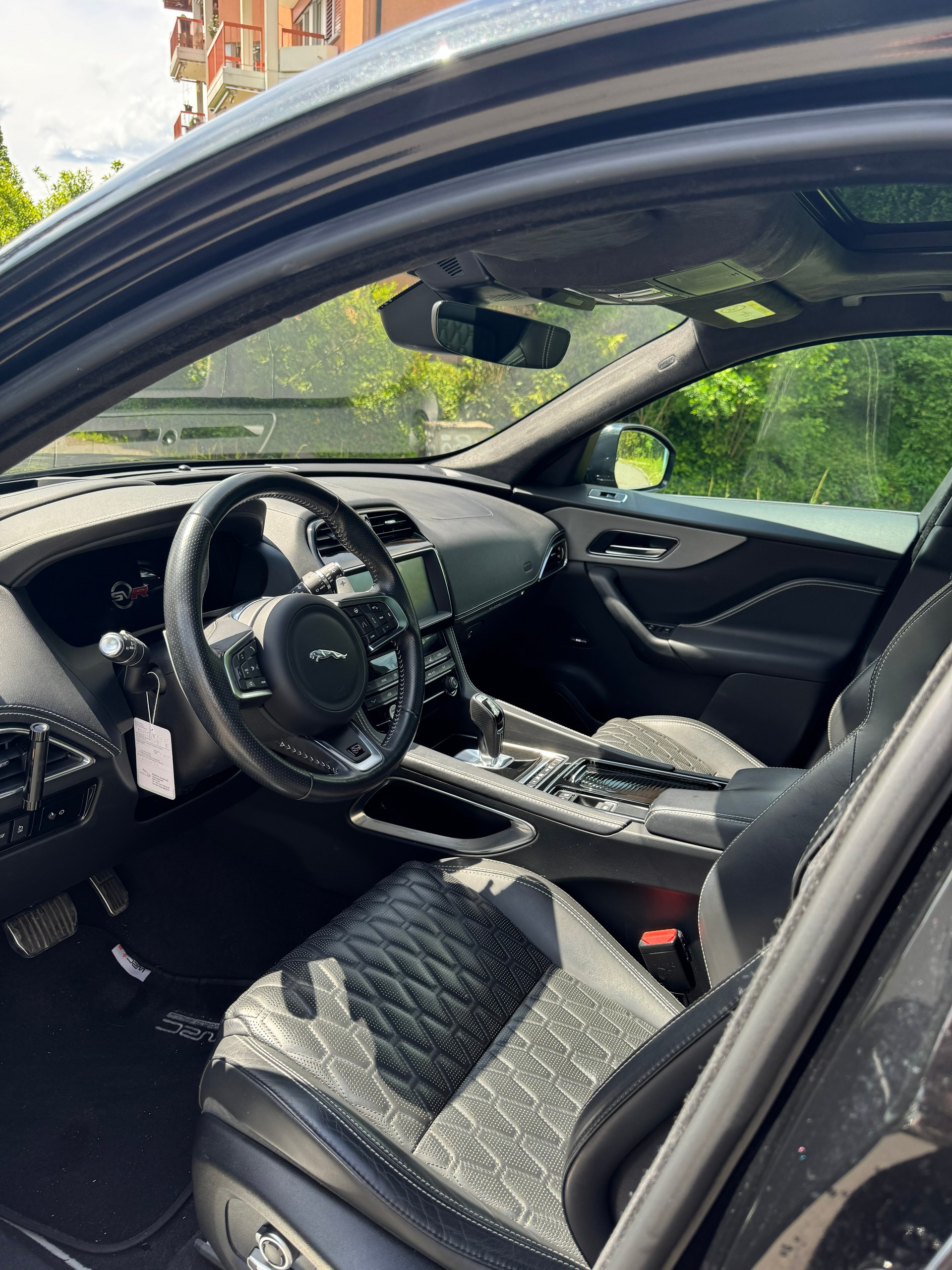 JAGUAR 5.0 V8 SVR AWD 550 PS - aus 1. Hand - sehr gepflegt - unfallfrei - Sommer- & Winterfelgen - auf Wunsch mit 12 Mt. Garantie-image-7