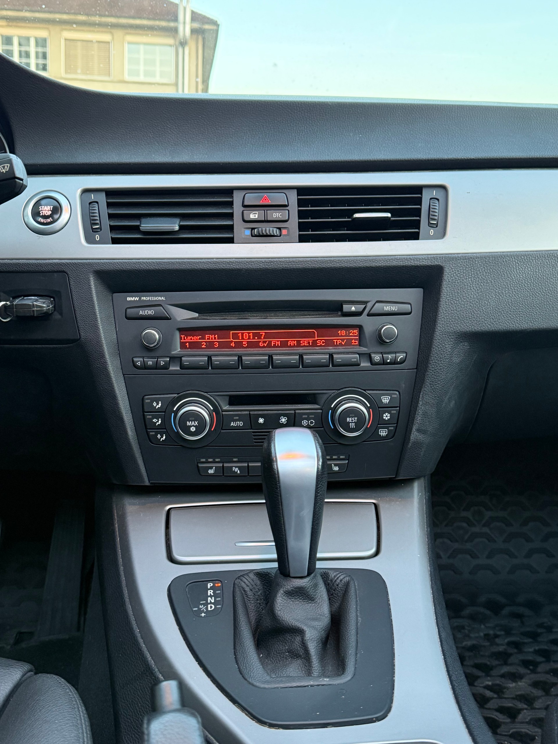 BMW 320i Touring Access Steptronic-image-10