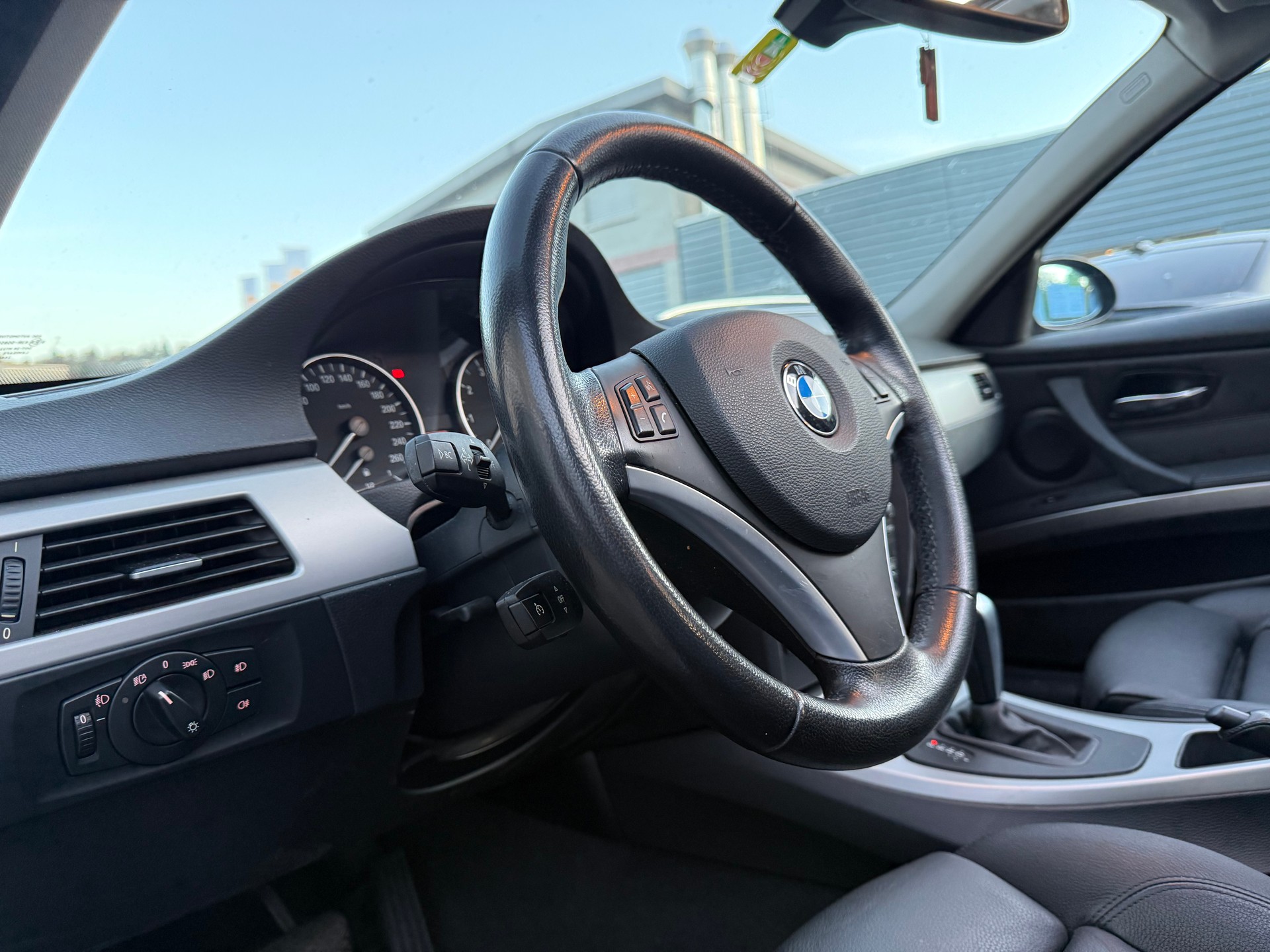 BMW 320i Touring Access Steptronic-image-8