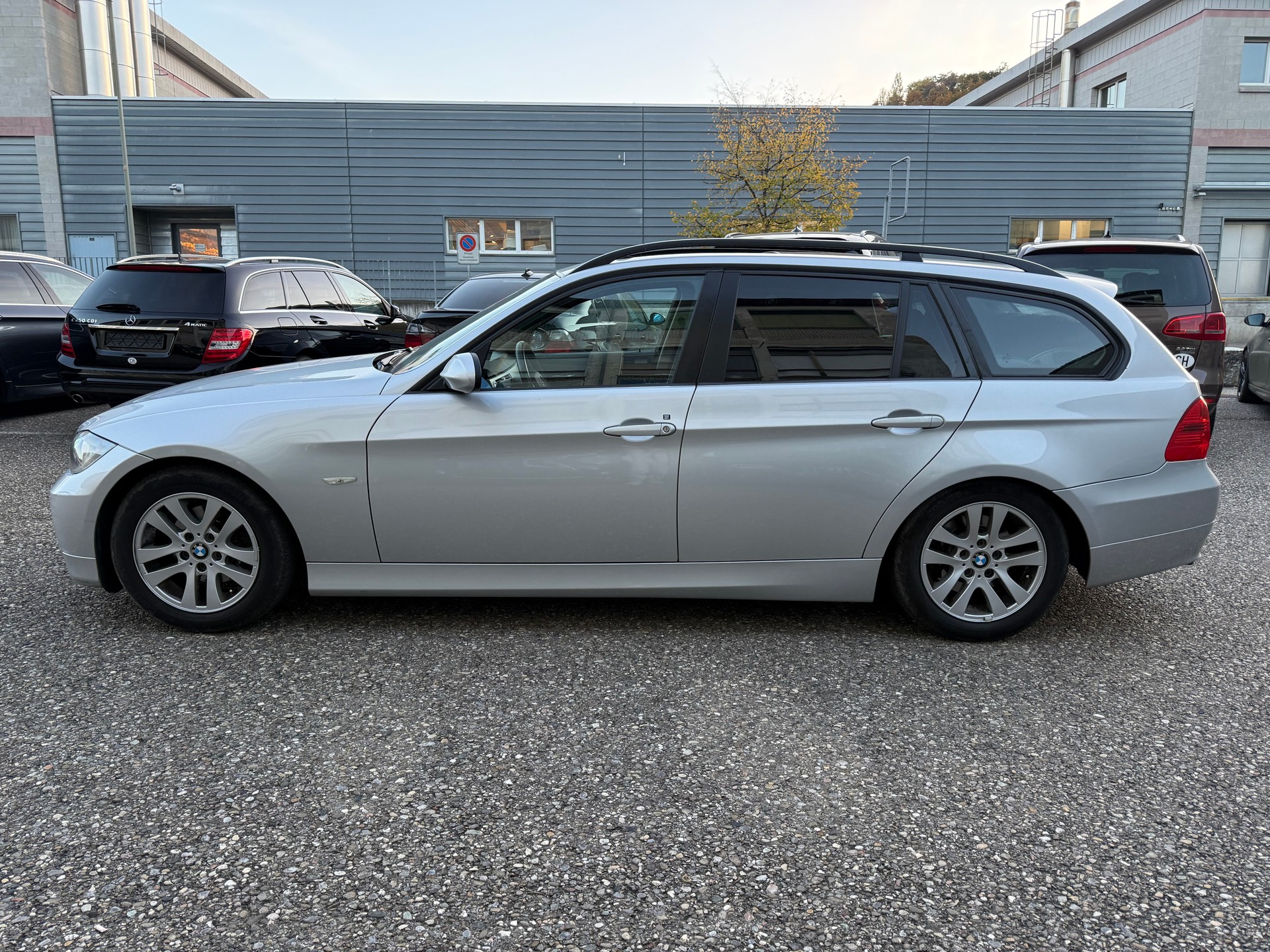 BMW 320i Touring Access Steptronic-image-2