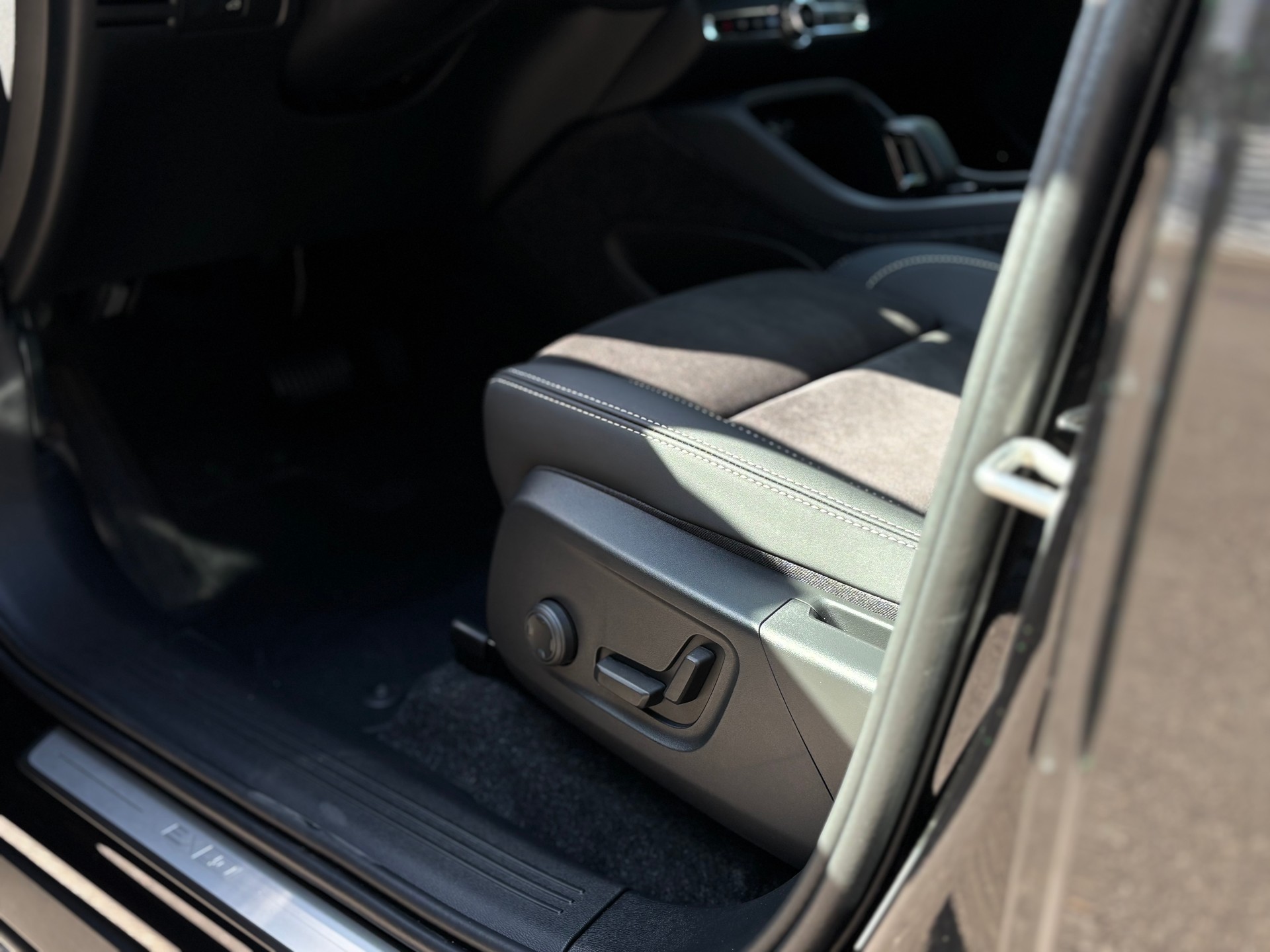 VOLVO EX40 Twin XCENTRIC Edition AWD-image-19