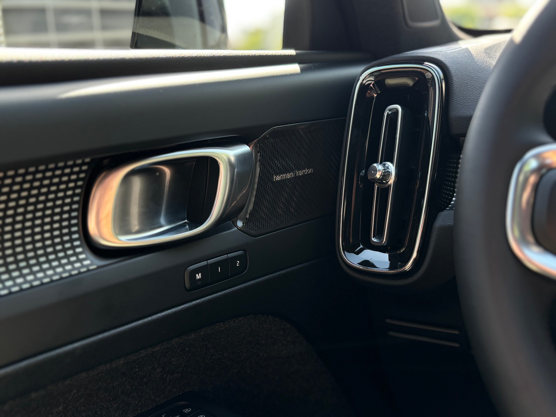 VOLVO EX40 Twin XCENTRIC Edition AWD-image-18