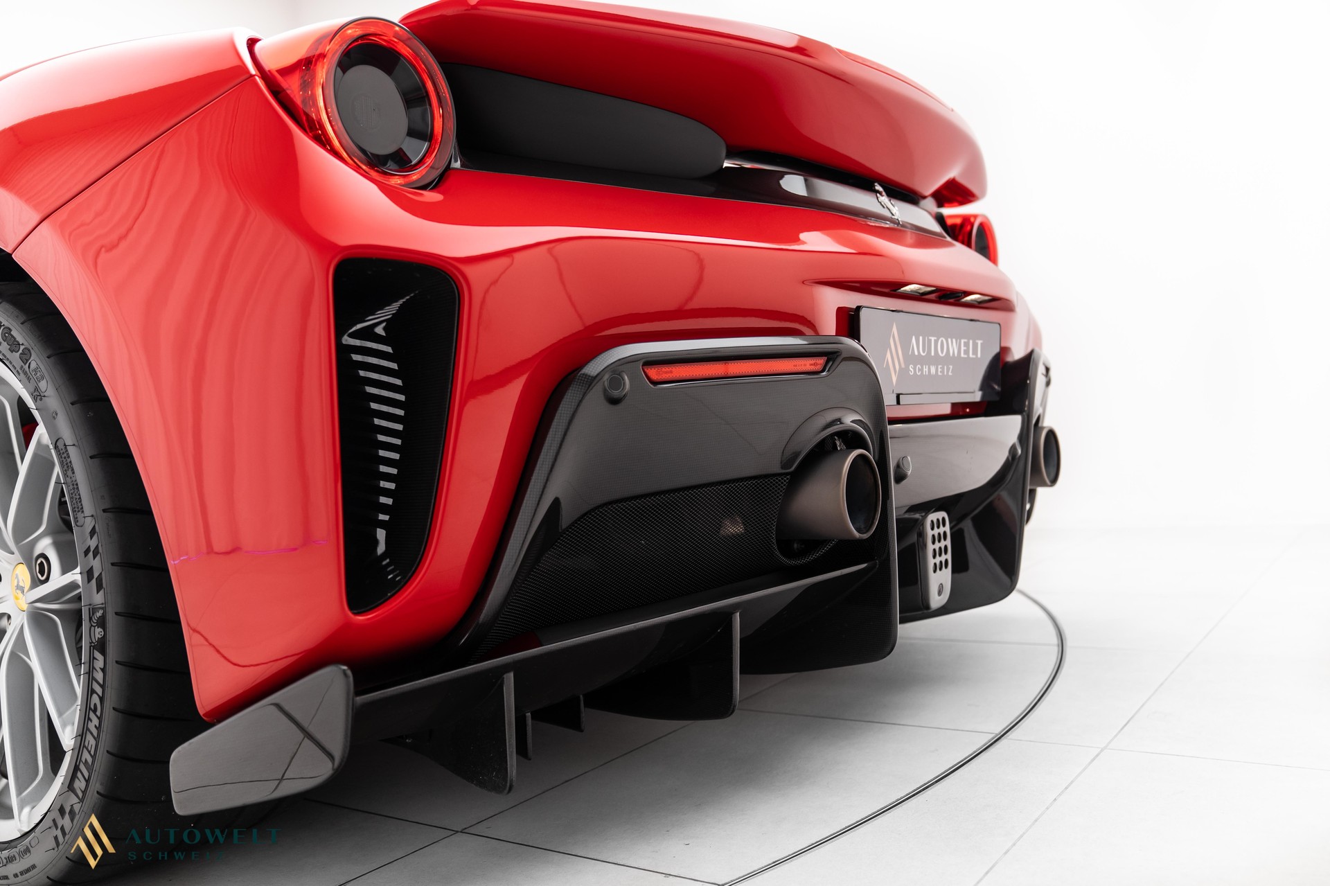 FERRARI 488 Pista 3.9 V8-image-6