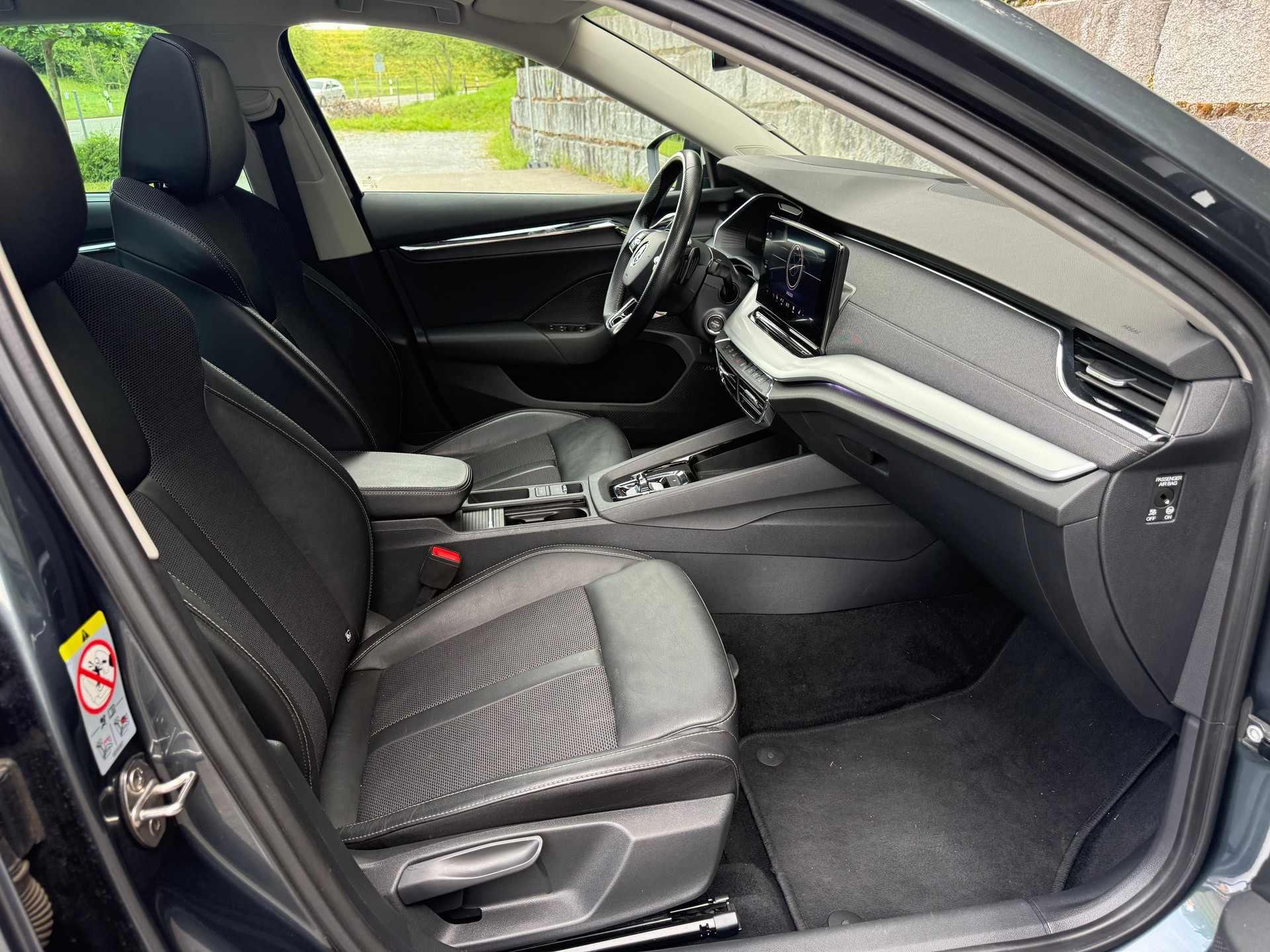 SKODA Octavia Combi 2.0 TDI DSG Style * Panorama * Leder * AHK *-image-6