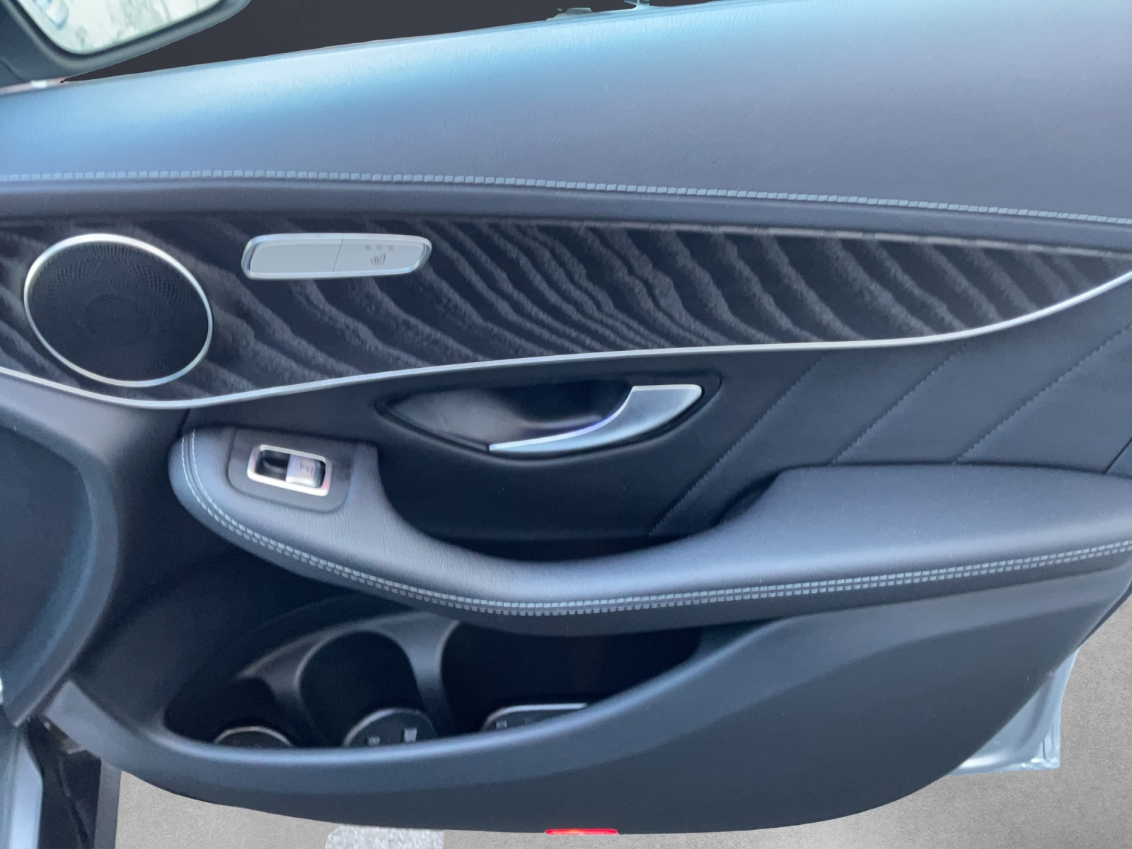 MERCEDES-BENZ GLC 200 AMG Line 4Matic-image-10