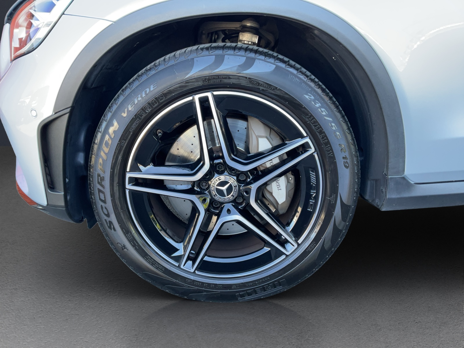 MERCEDES-BENZ GLC 200 AMG Line 4Matic-image-5