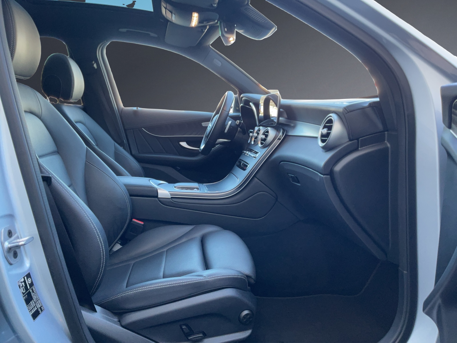 MERCEDES-BENZ GLC 200 AMG Line 4Matic-image-9