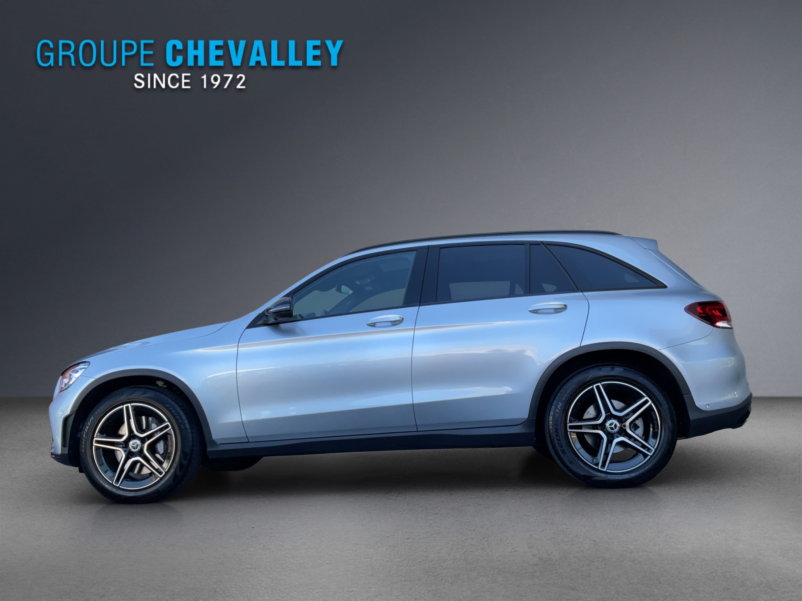 MERCEDES-BENZ GLC 200 AMG Line 4Matic-showroom-element-2