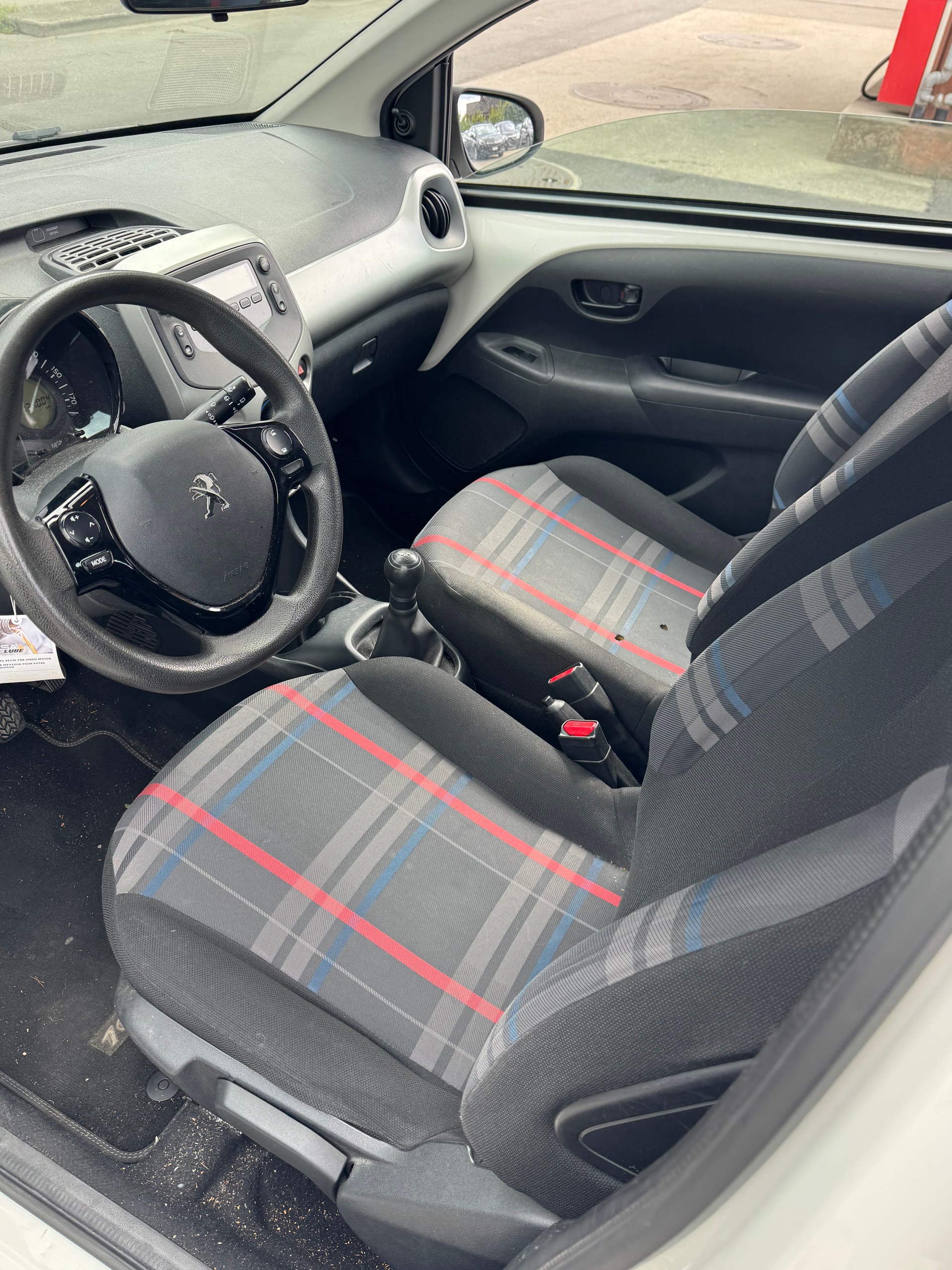 PEUGEOT 108 1.0 VTi Envy-image-6
