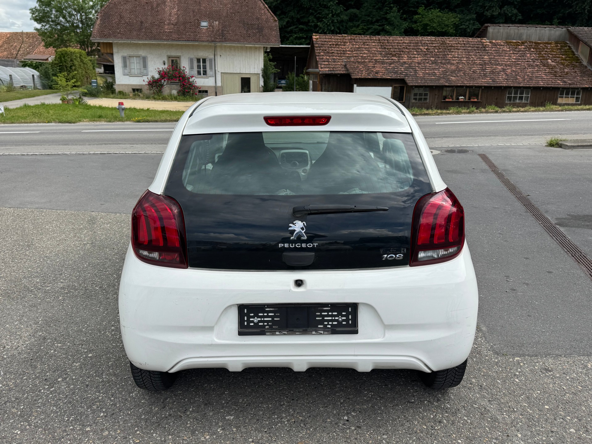 PEUGEOT 108 1.0 VTi Envy-image-4